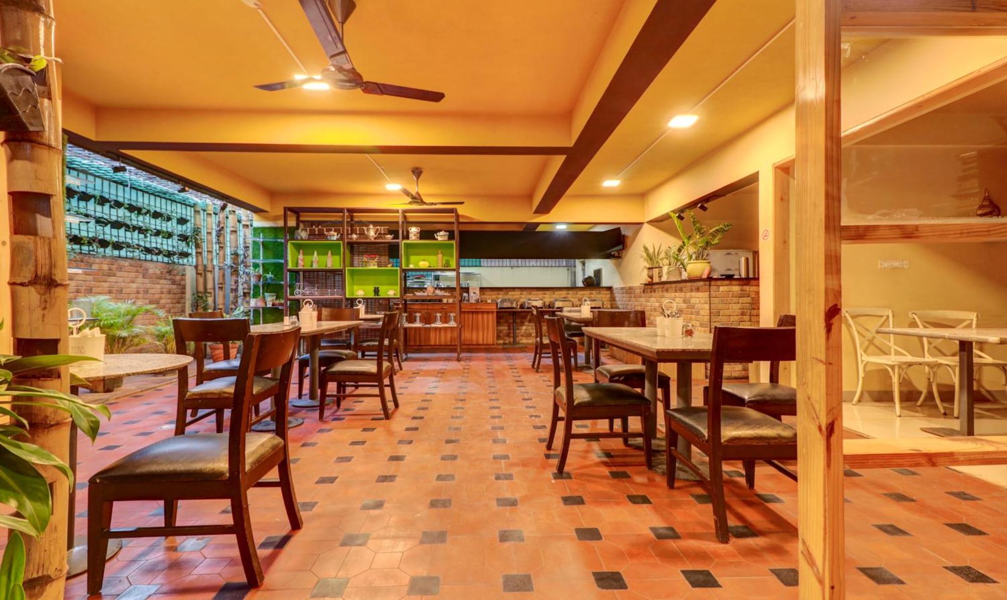 Treebo 12 Degrees West, 750 Mts From Embassy Golf Links Business Park 3* Bangalore