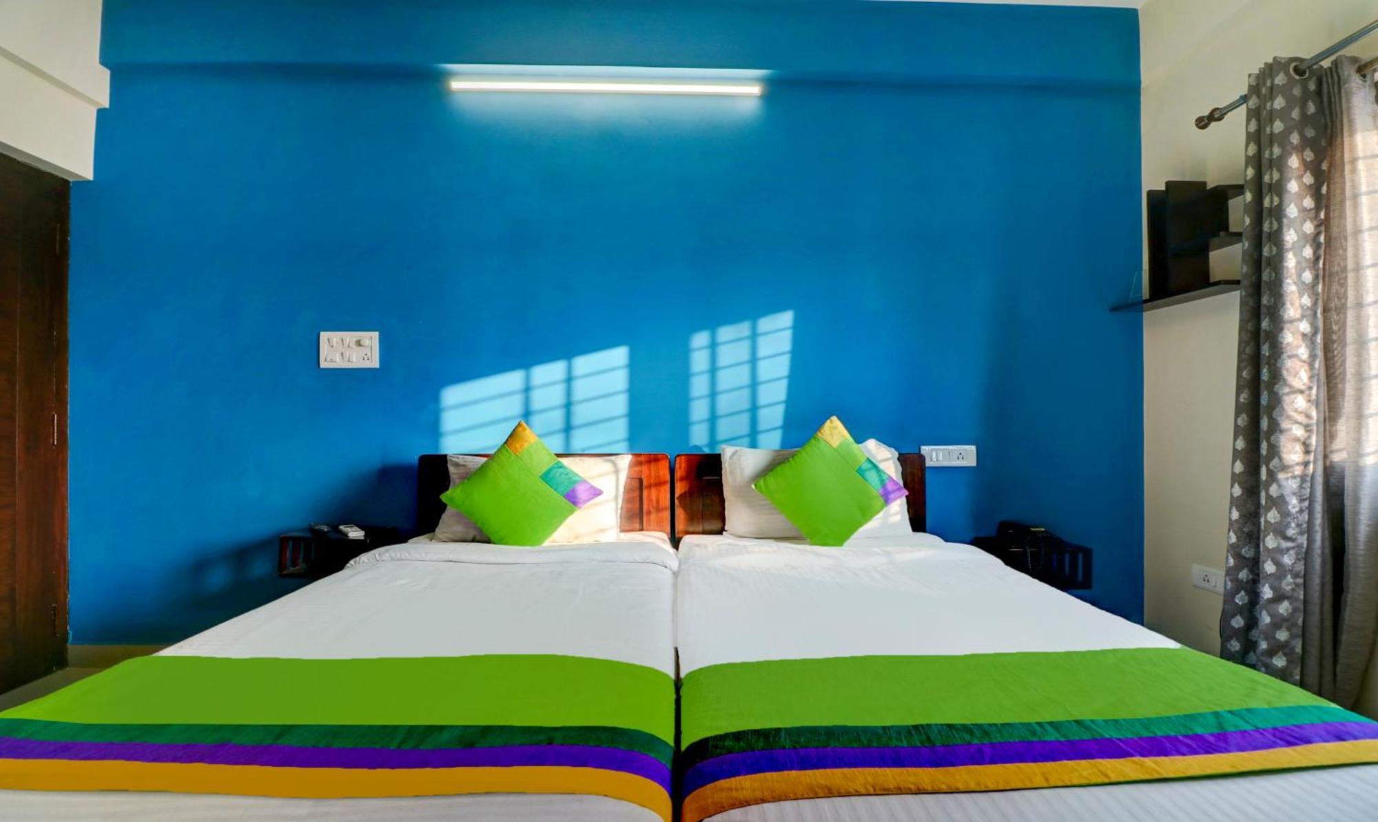 Treebo 12 Degrees West, 750 Mts From Embassy Golf Links Business Park Hotel 3*