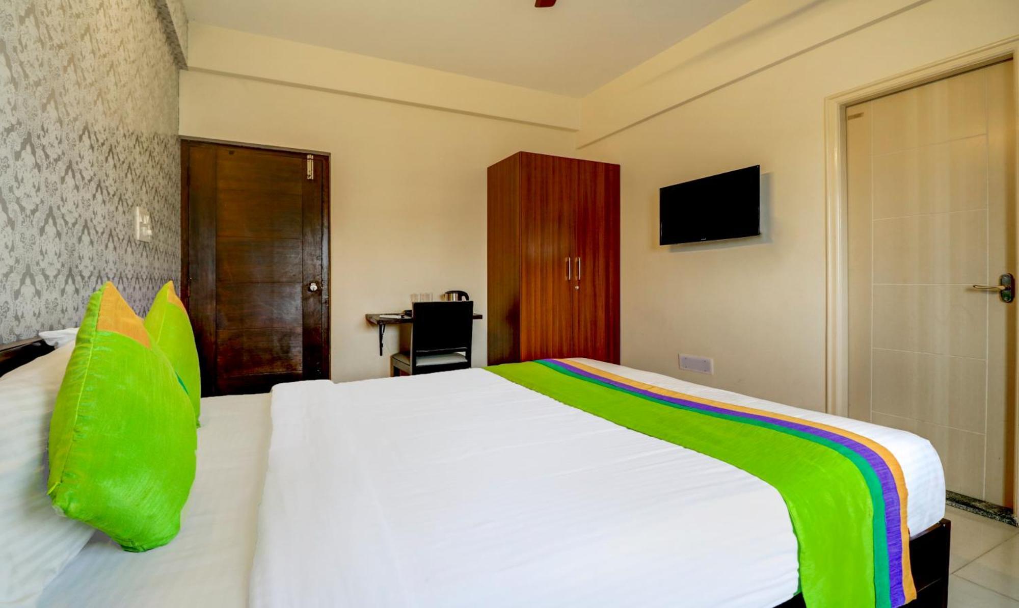 Hotel Treebo 12 Degrees West, 750 Mts From Embassy Golf Links Business Park 3*