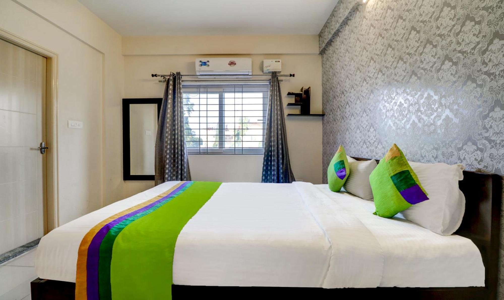 Hotel Treebo 12 Degrees West, 750 Mts From Embassy Golf Links Business Park