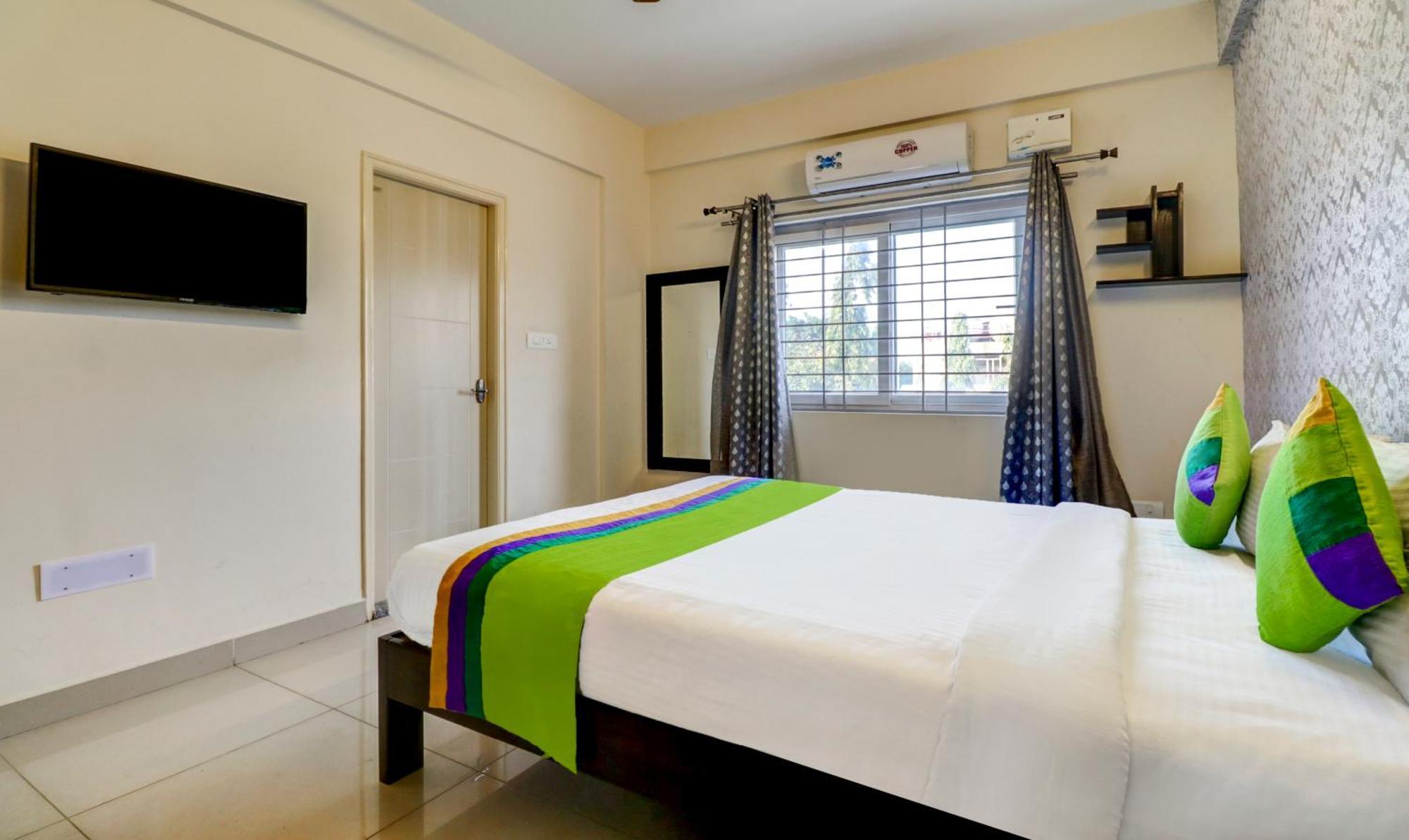 Treebo 12 Degrees West, 750 Mts From Embassy Golf Links Business Park Hotel 3*