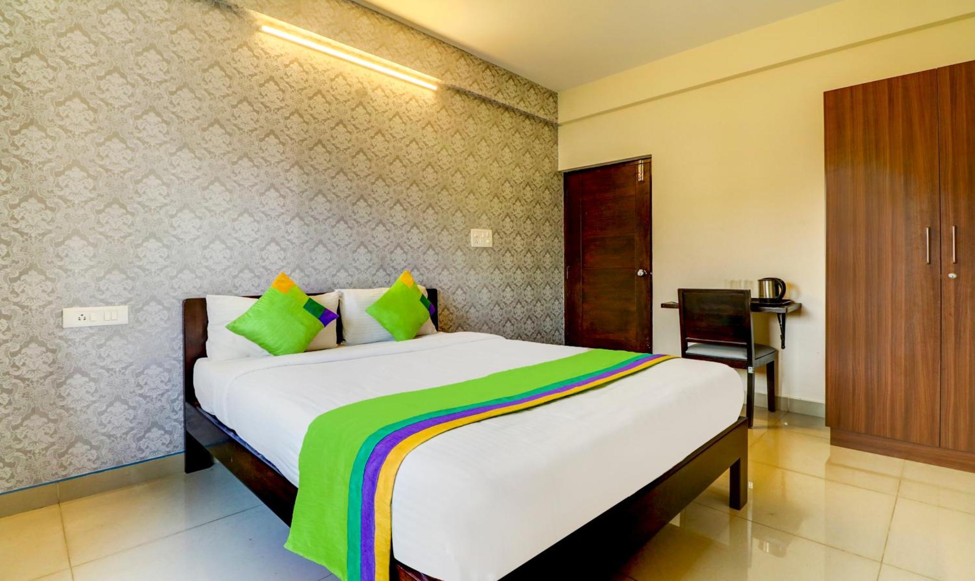 Treebo 12 Degrees West, 750 Mts From Embassy Golf Links Business Park 3* Bangalore