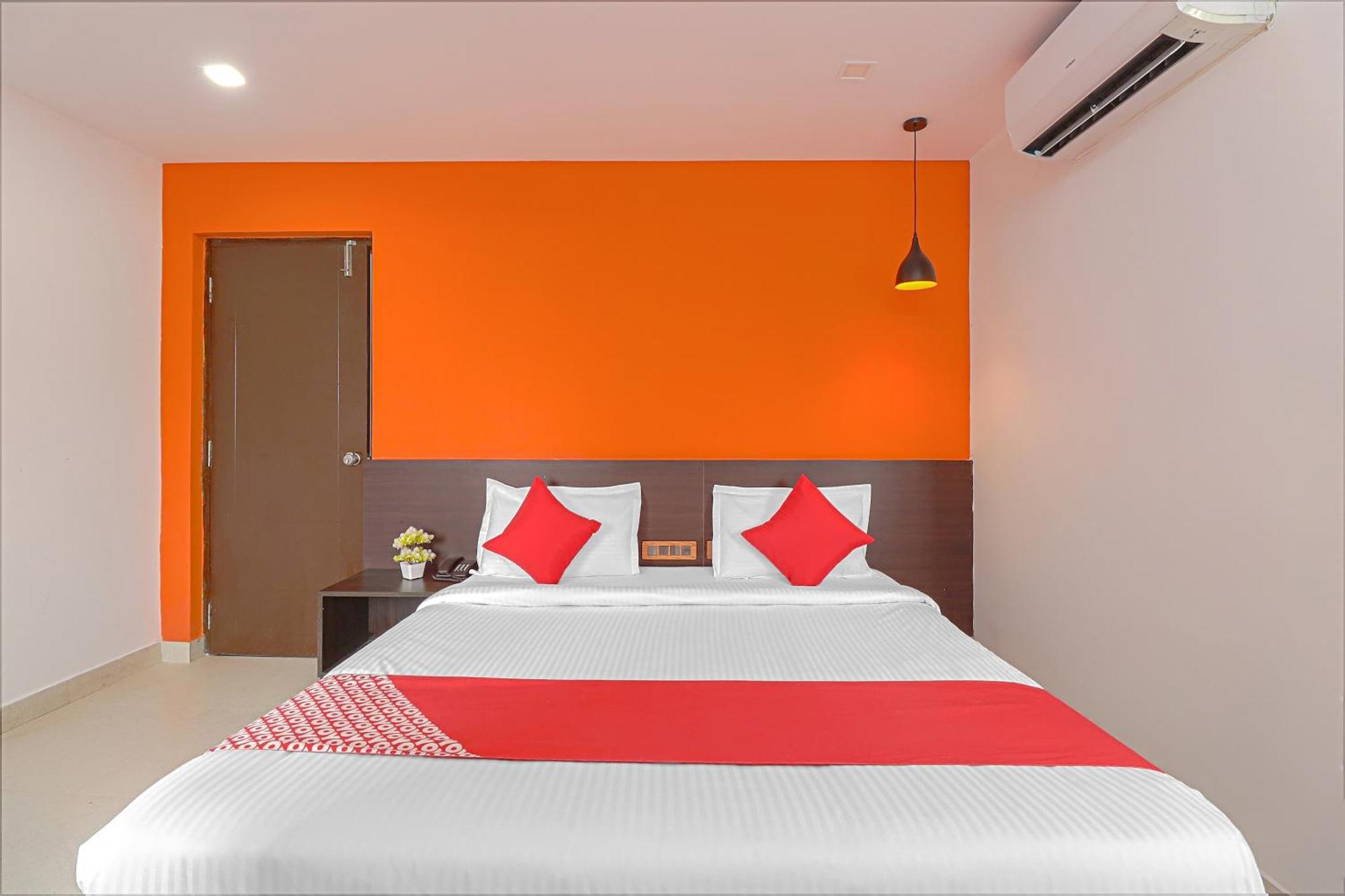 Hotel Super O Blooms Residency Near Baiyappanahalli Metro Station 4*
