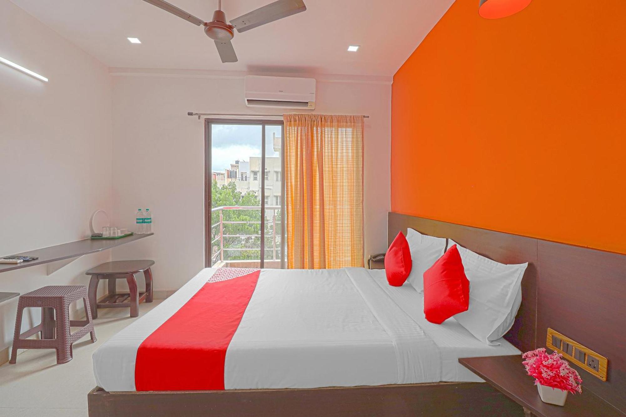 Super O Blooms Residency Near Baiyappanahalli Metro Station Hotel 4*