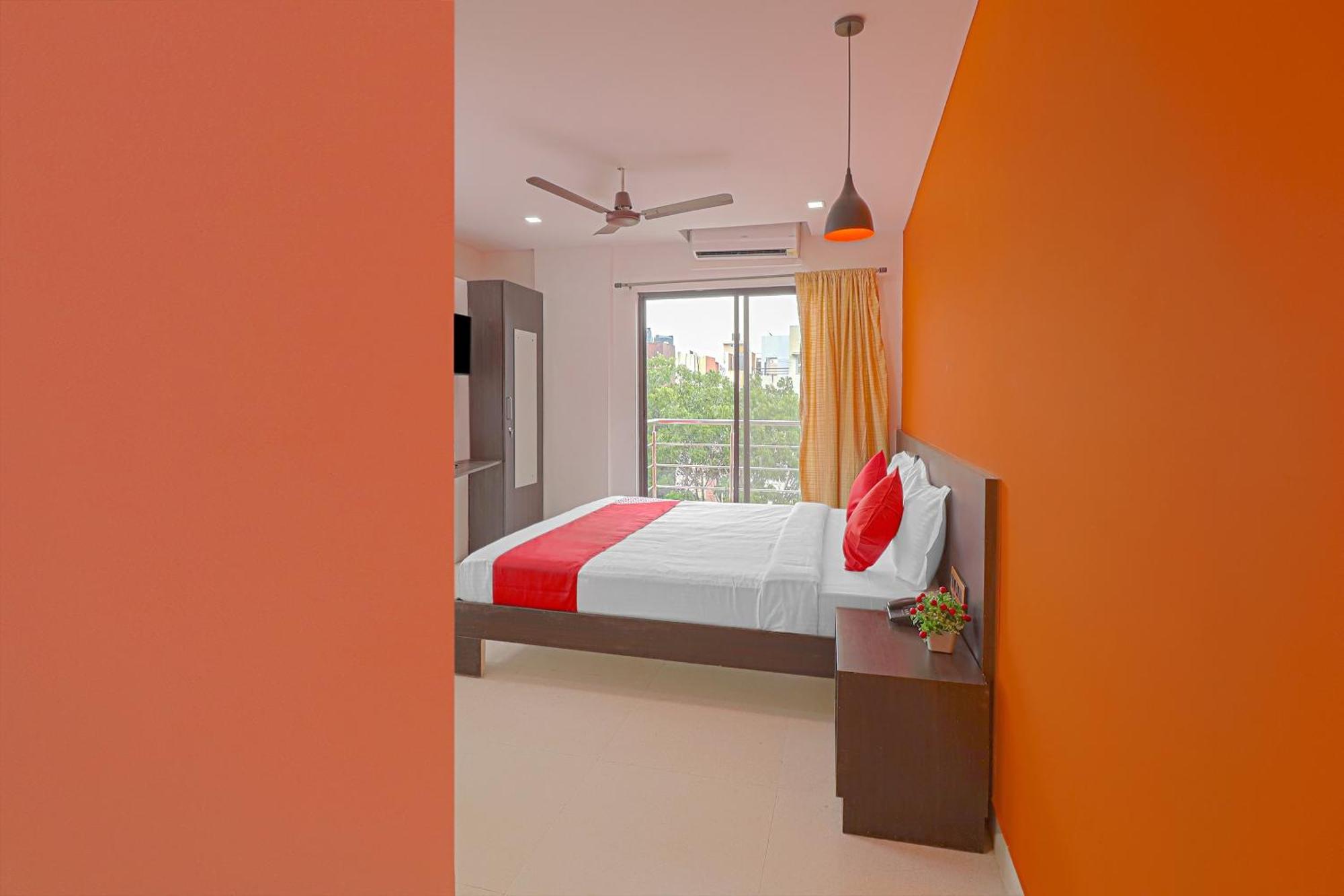 Hotel Super O Blooms Residency Near Baiyappanahalli Metro Station 4*