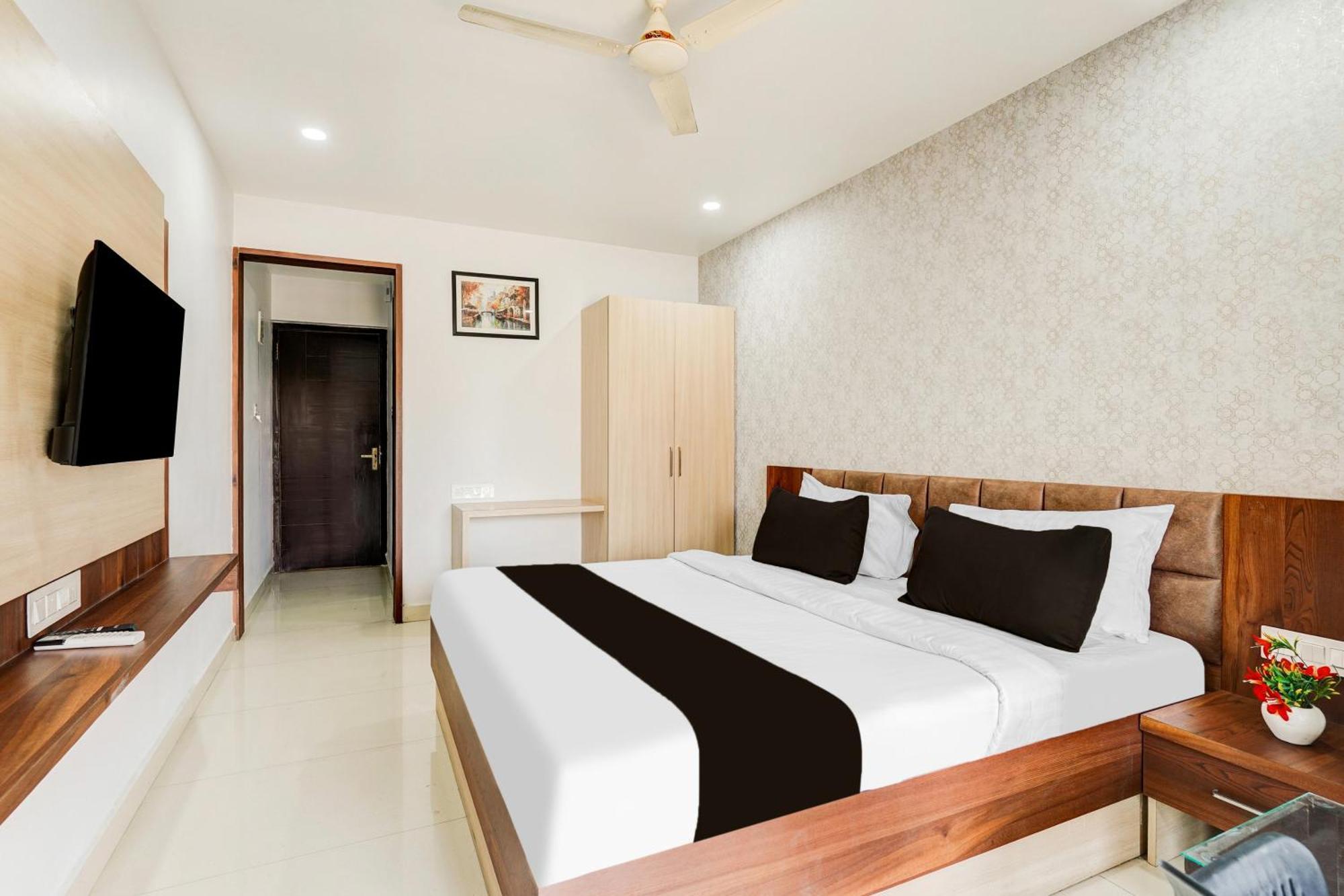 Super Townhouse Oak Dlf Newtown