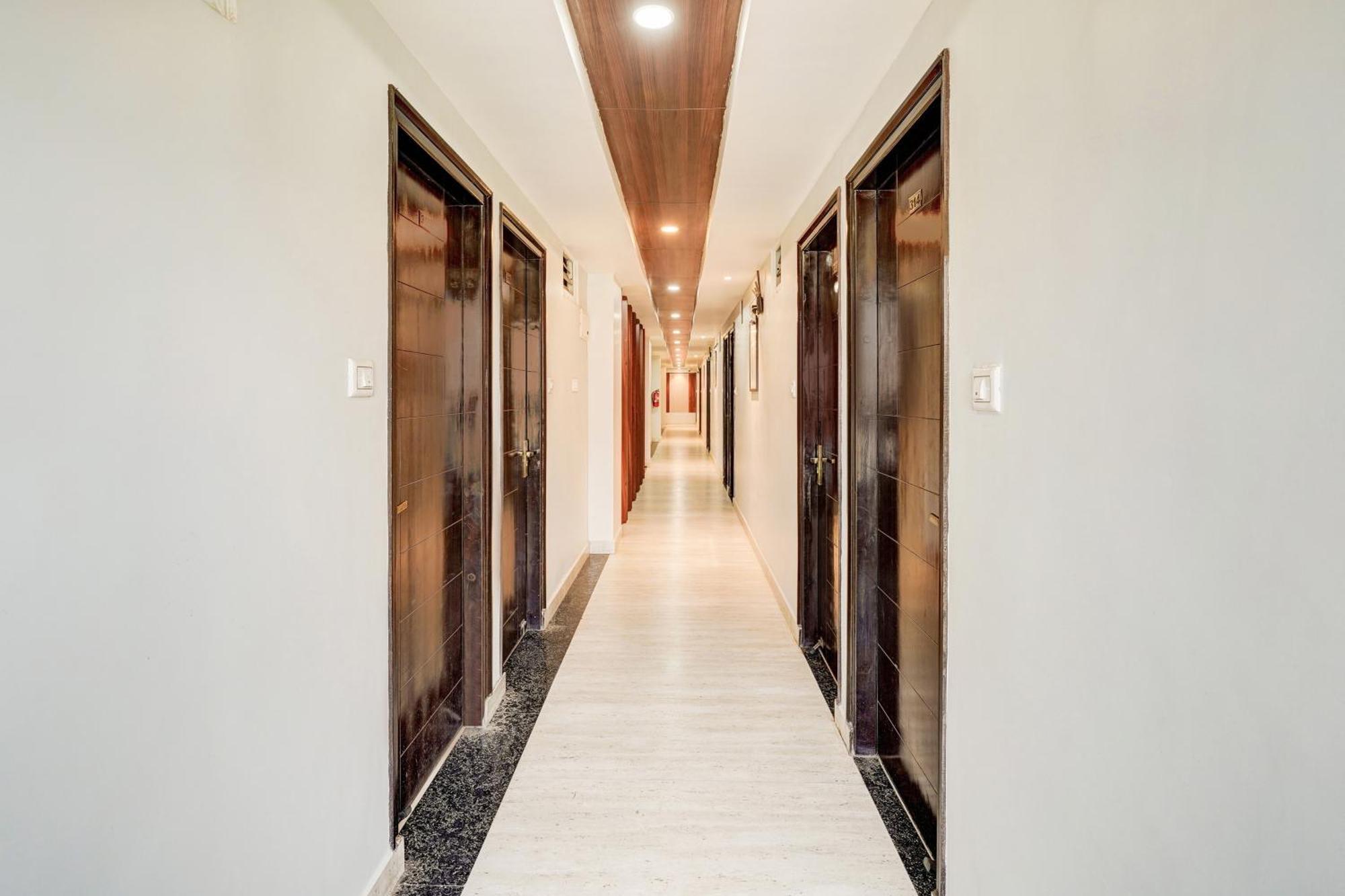 Super Townhouse Oak Dlf Newtown 3*