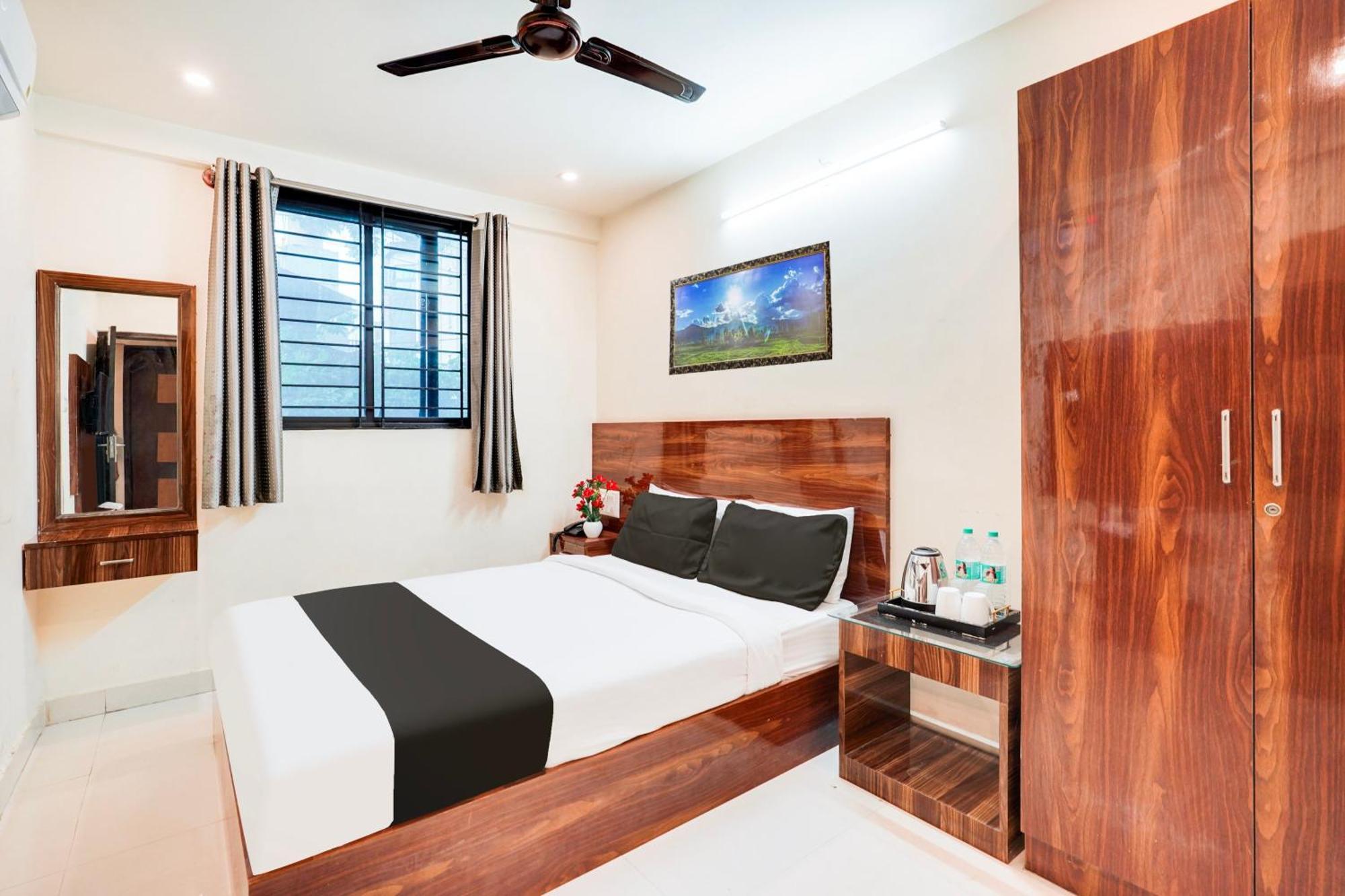 Hotel O S. Nandhi Residency