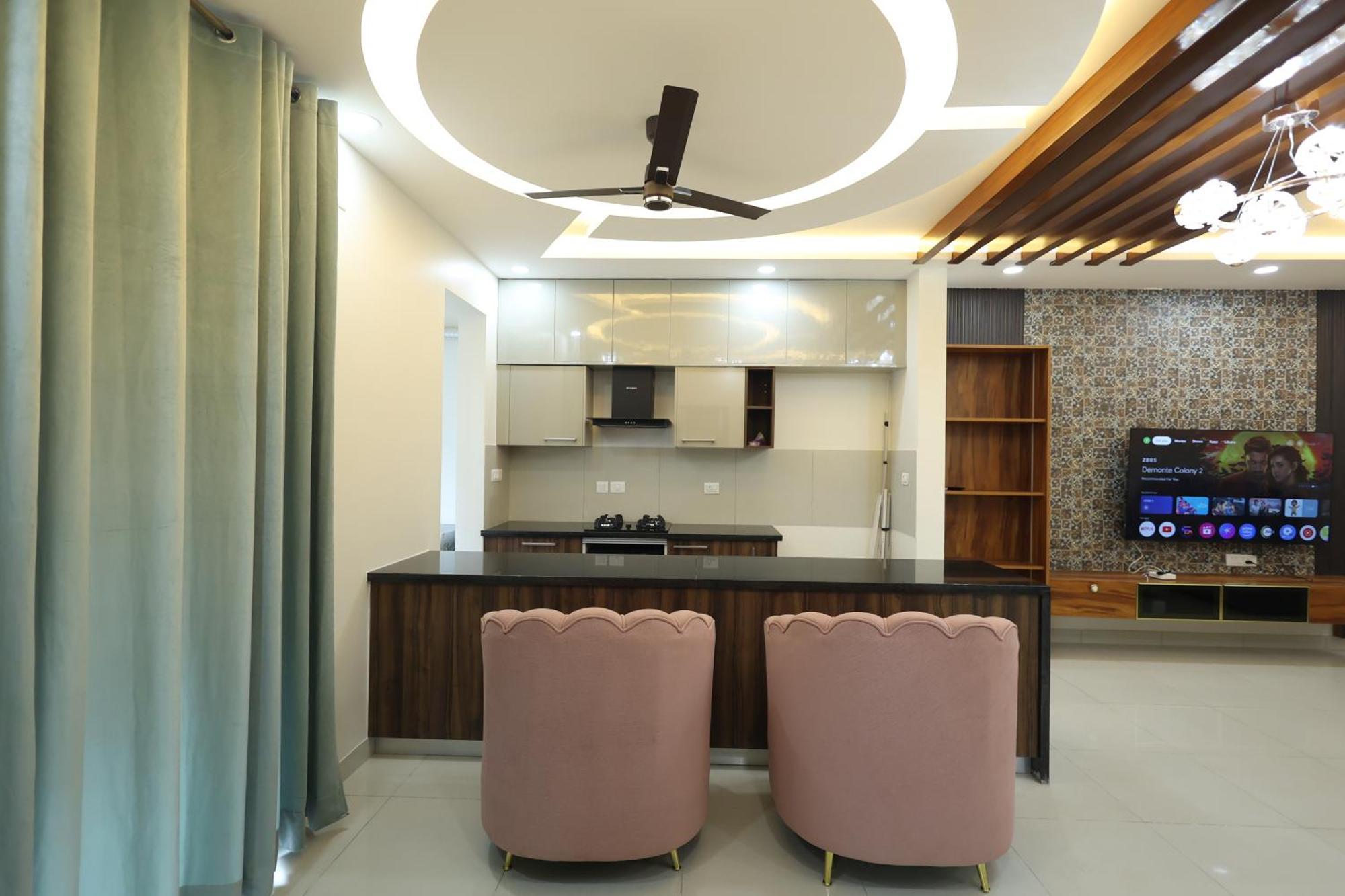 Luxury With Outdoor Pool And Gym Near Airport