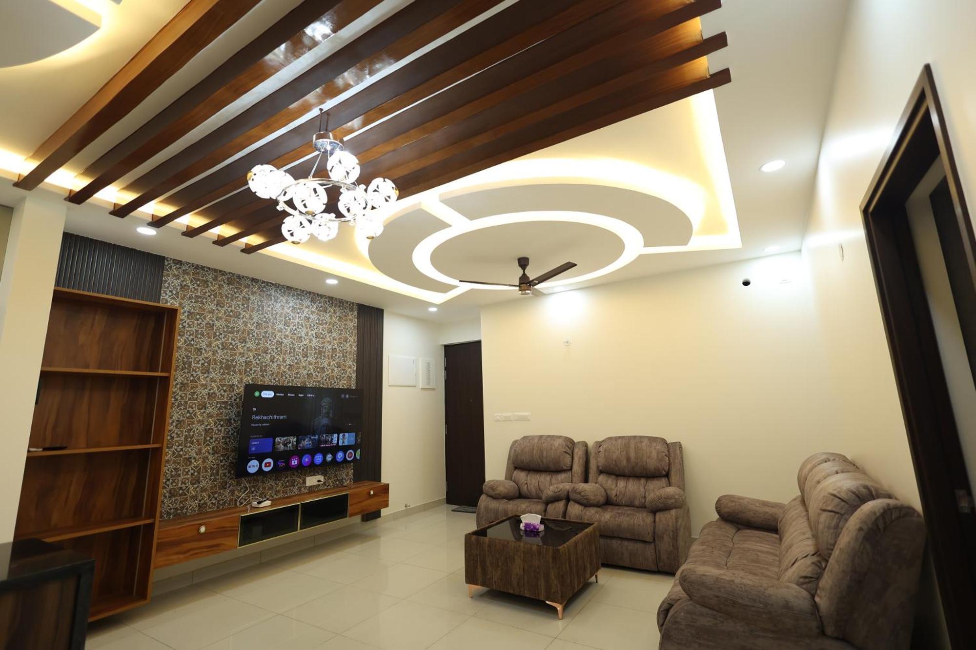 Luxury With Outdoor Pool And Gym Near Airport Apartment