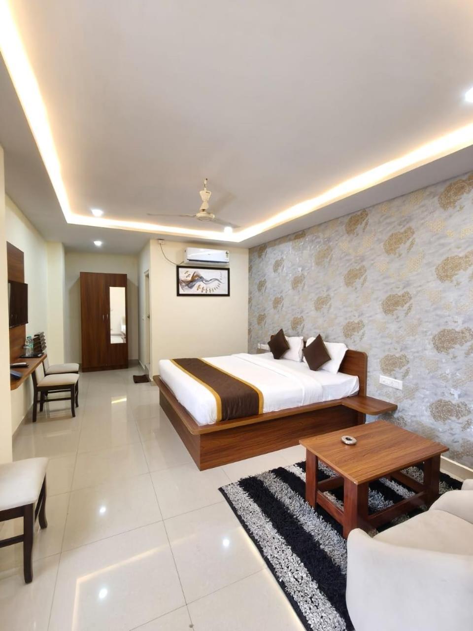 Hotel Partha Residency 3*