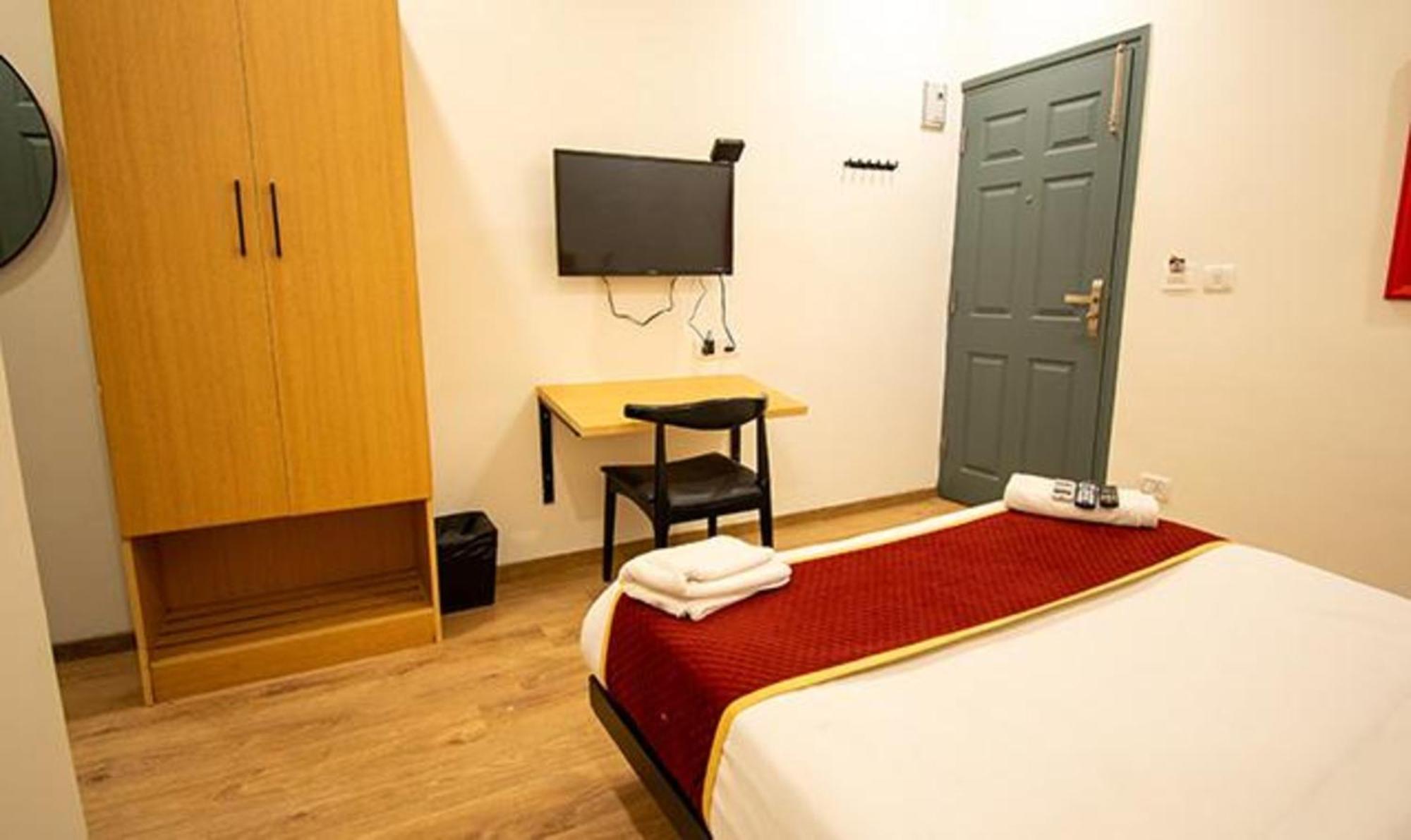 Fabhotel Moonlight Hotel