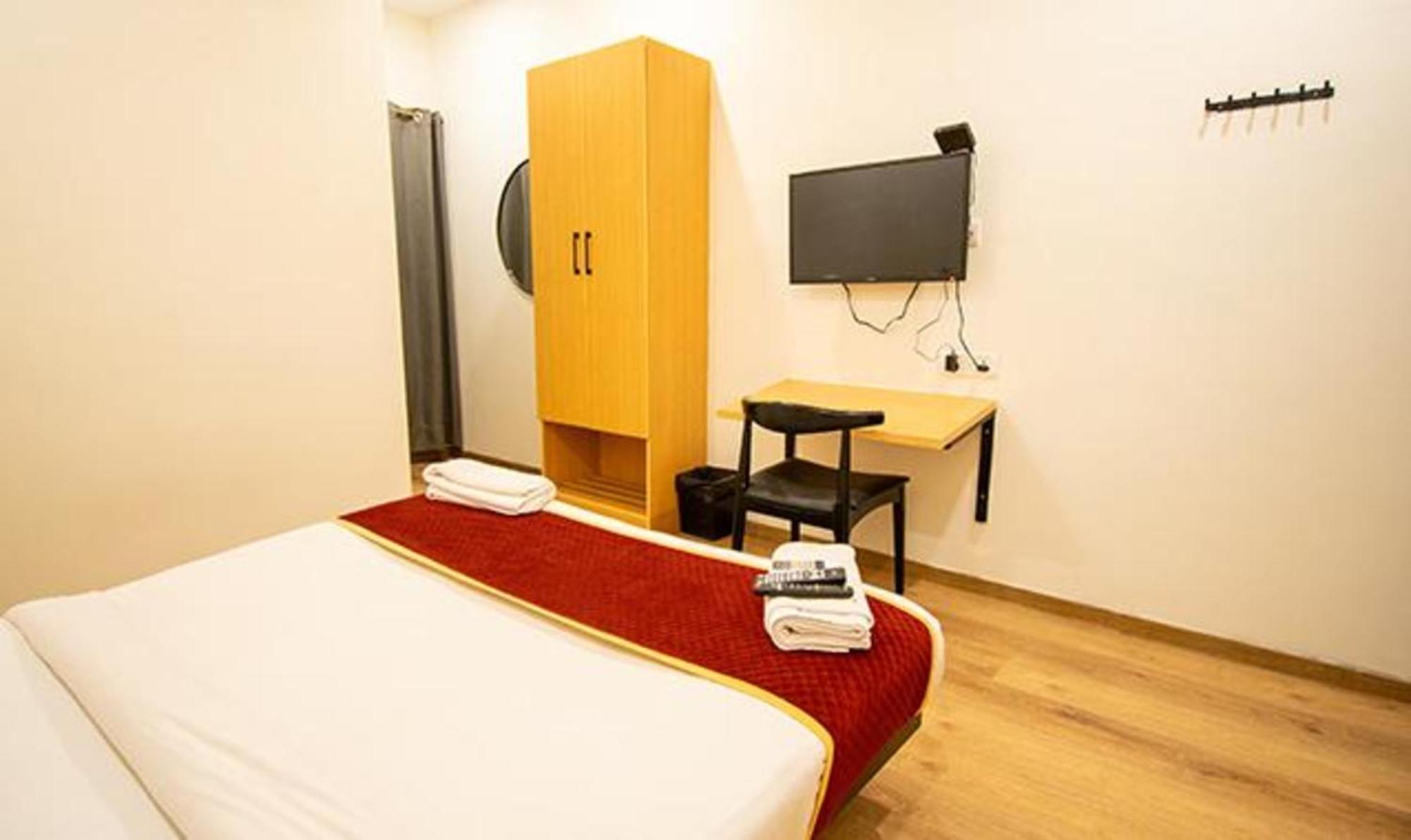 Fabhotel Moonlight