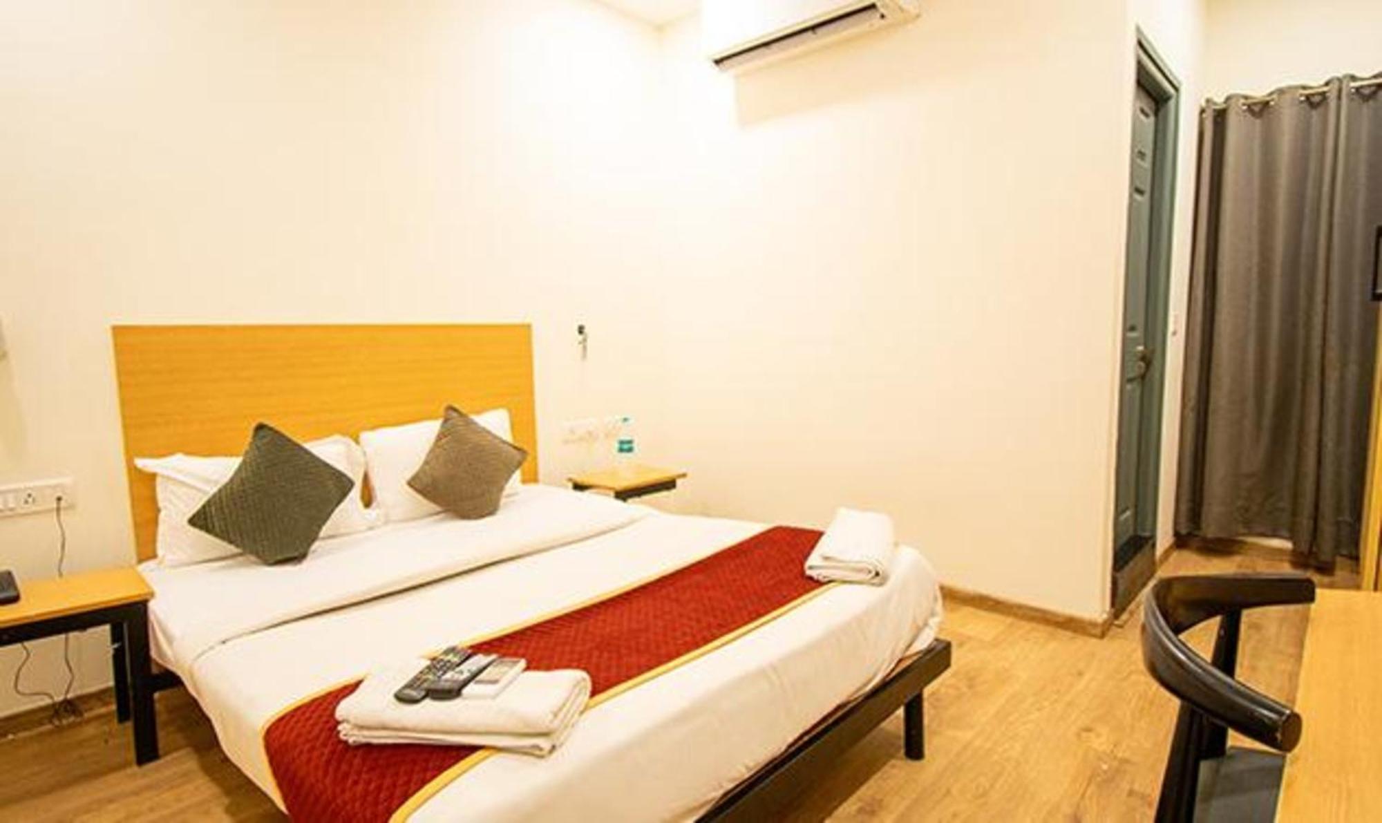 Fabhotel Moonlight Hotel