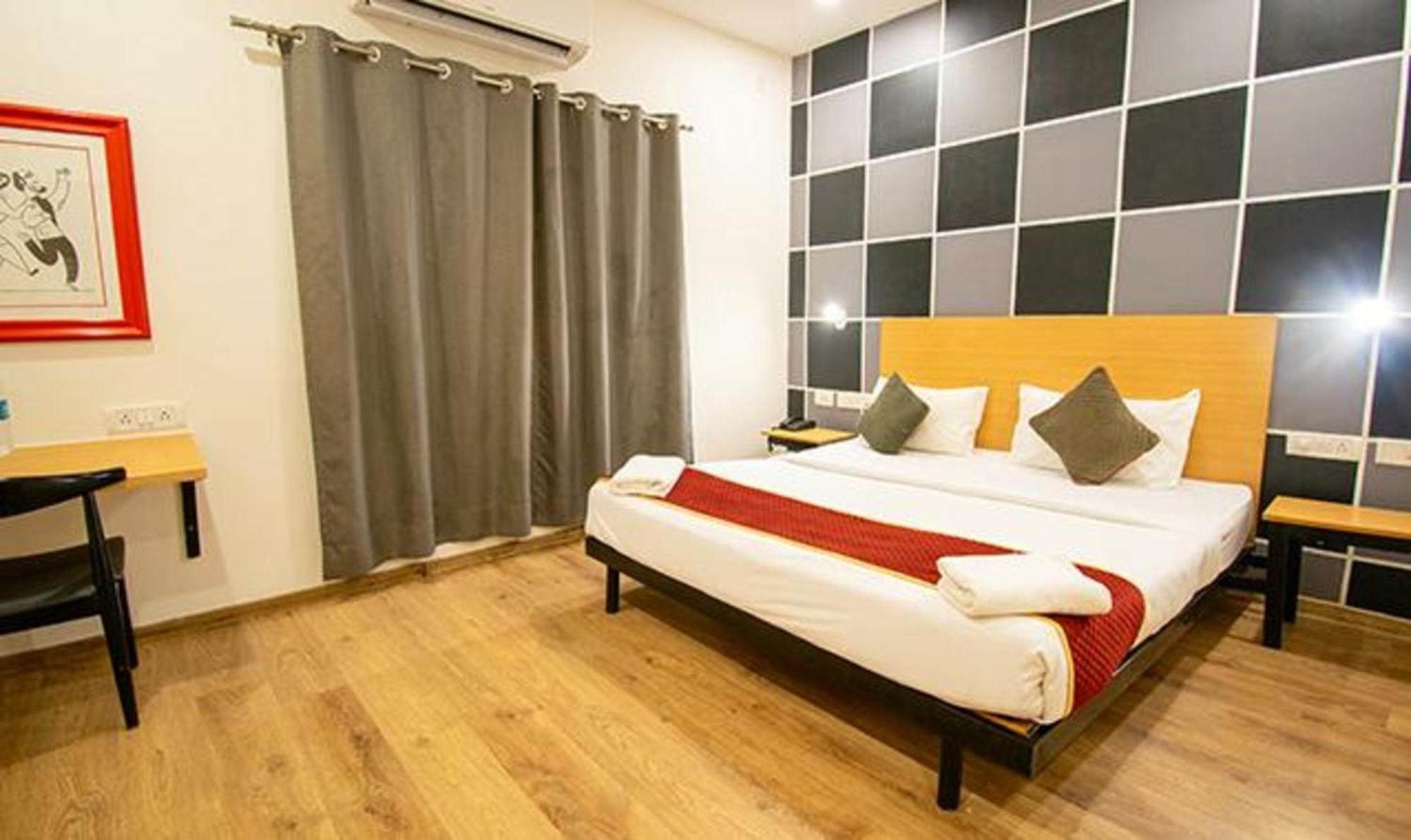 Fabhotel Moonlight Hotel