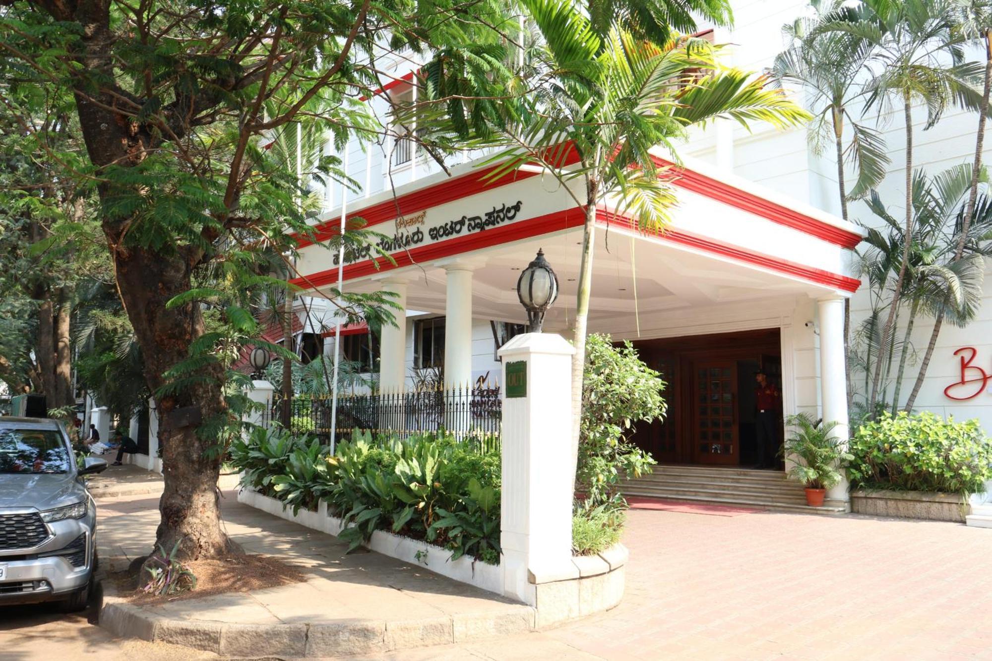 Nalapad's International Hotel 4*