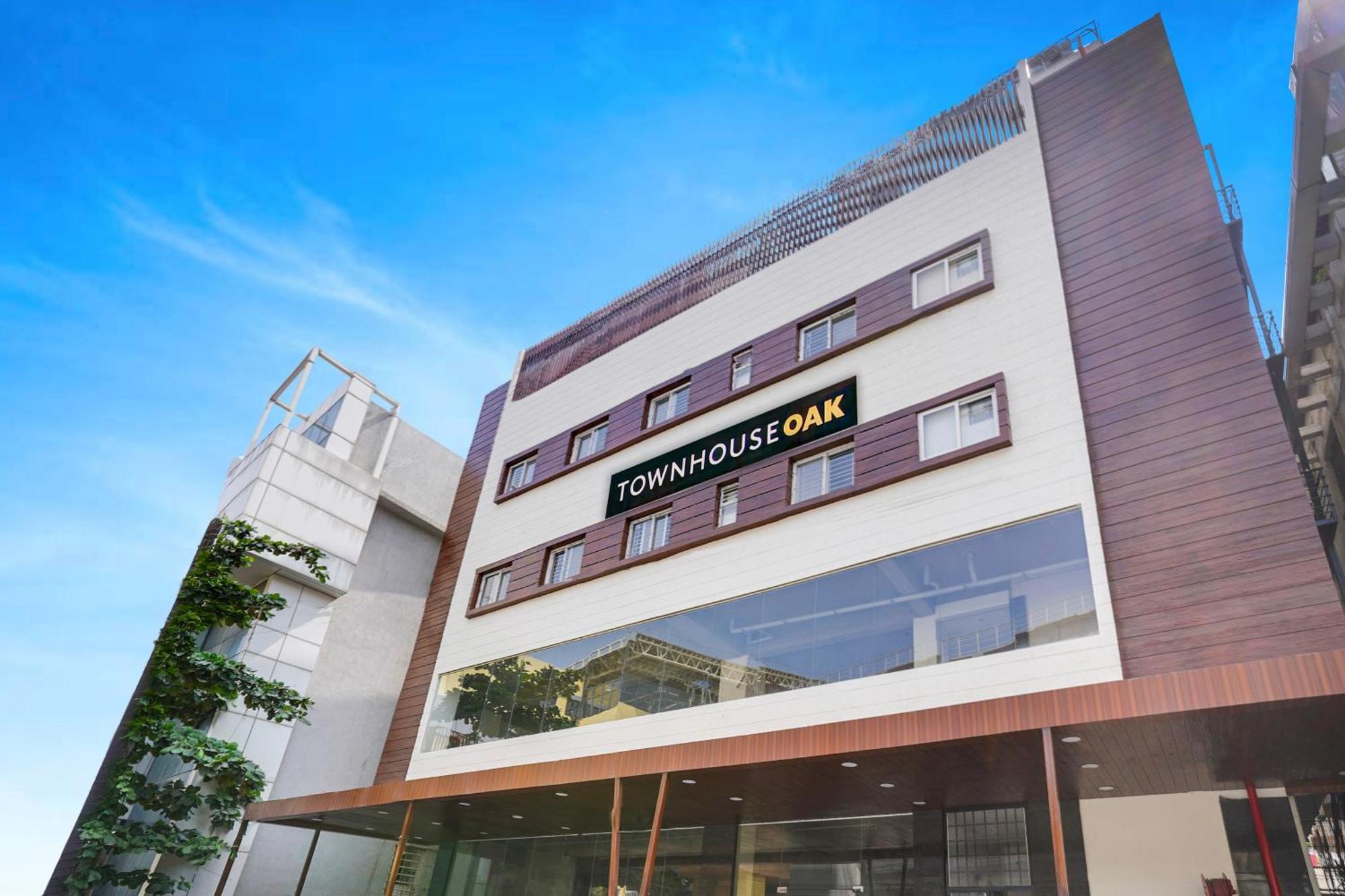Super Townhouse Oak Xotel Near Silk Board Metro Hotel