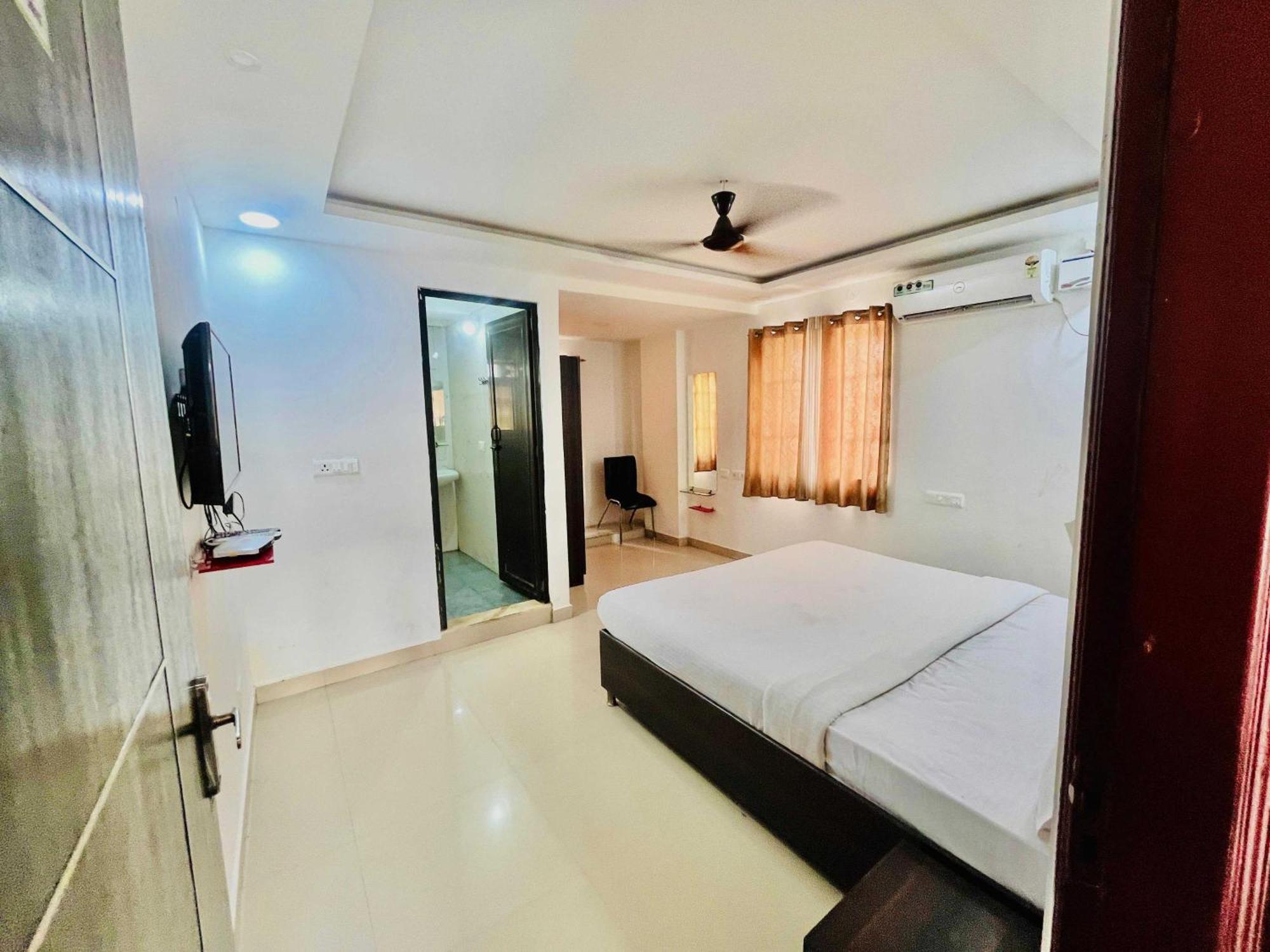 O Rahat Comforts Hotel