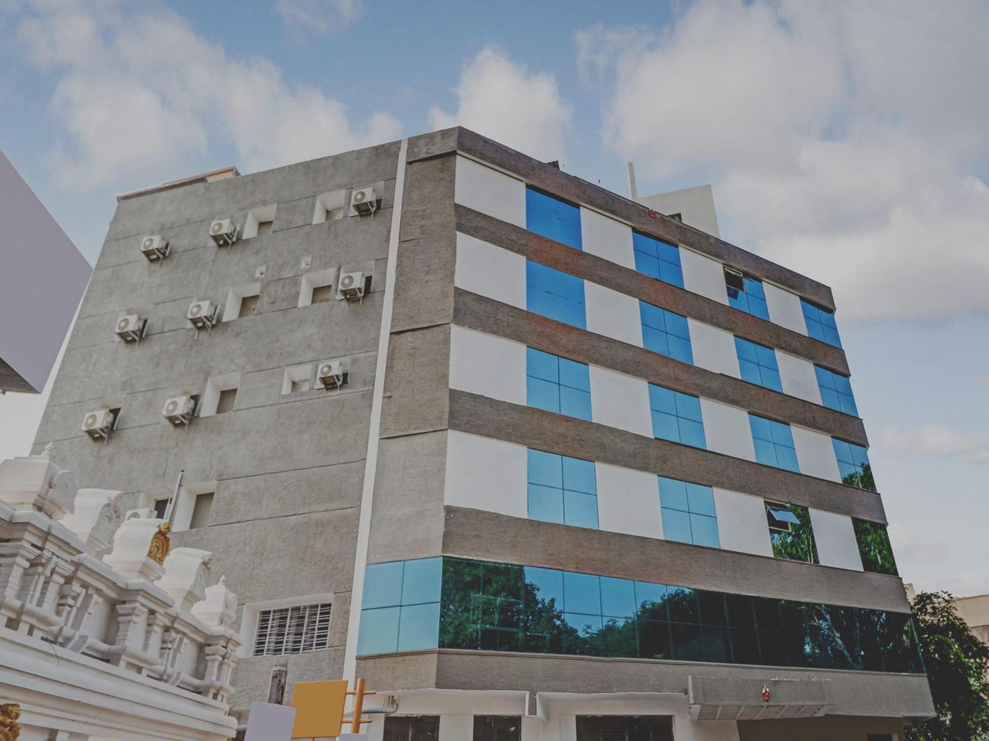 Hotel Super Capital O Elite Jp Nagar Near Sri Sathya Ganapathi Shirdi Saibaba Temple 3*