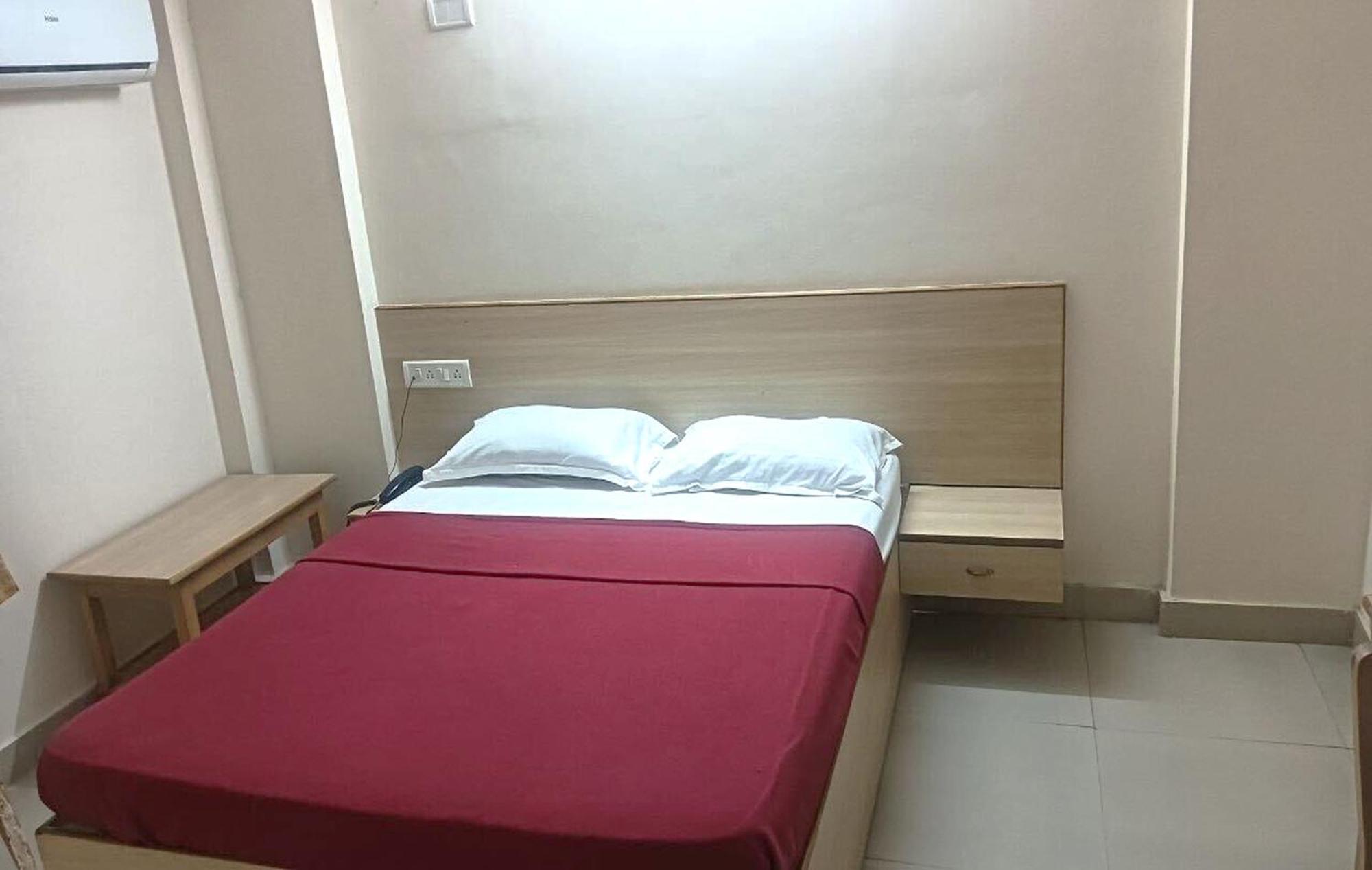 Hotel Rainbow Near Railway Station