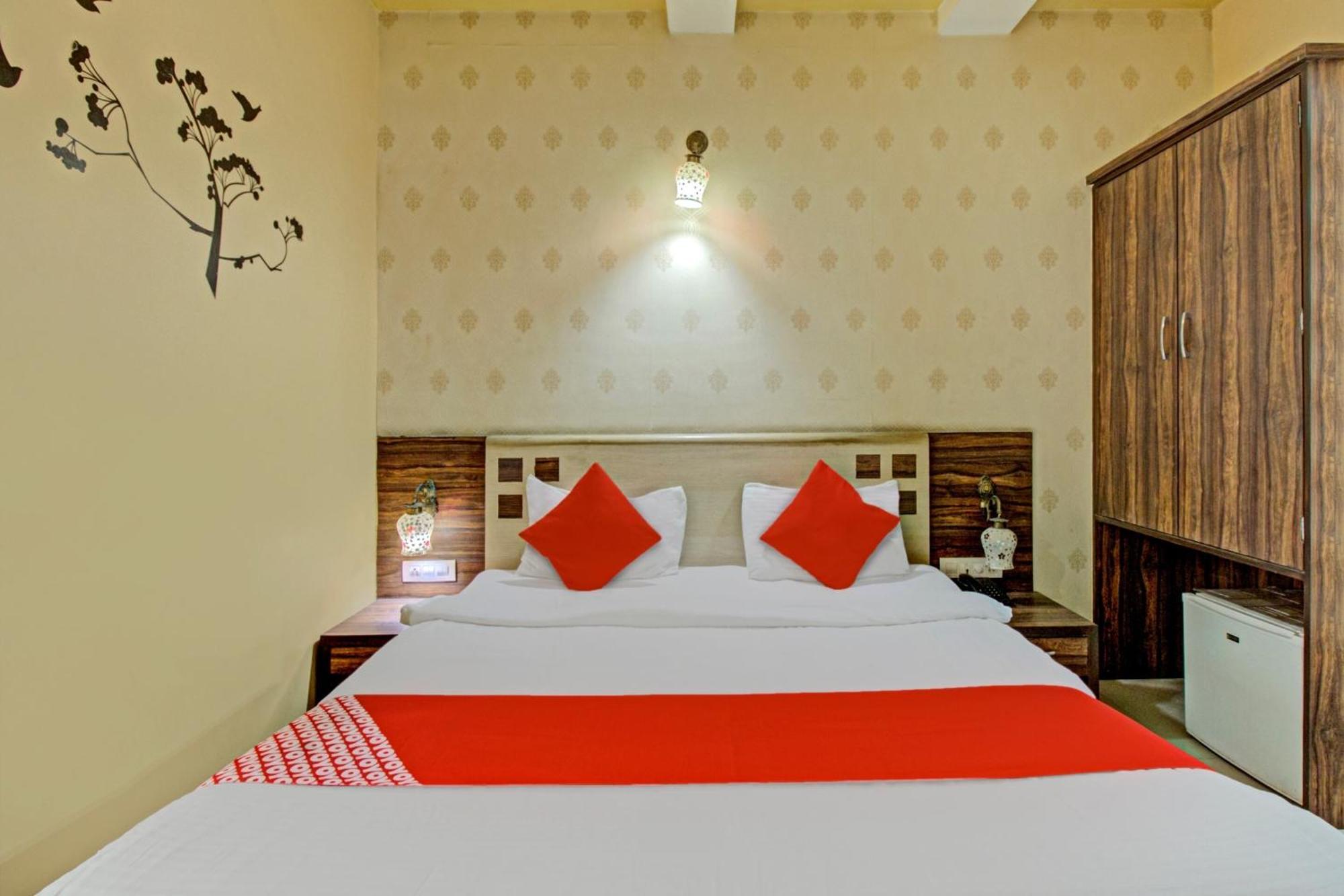 O Royal Shades Hotel 2*