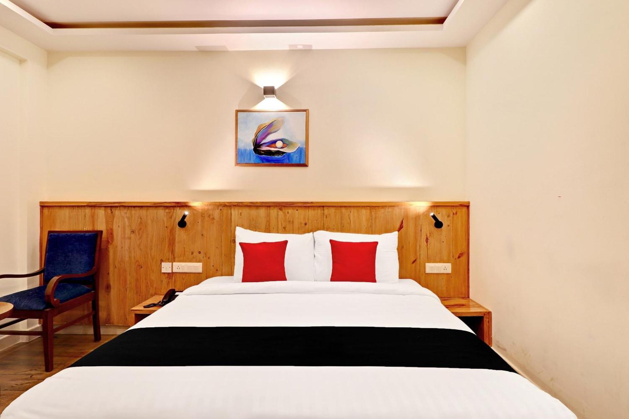 Super Townhouse Hsr Formerly La Prosperite Hotel