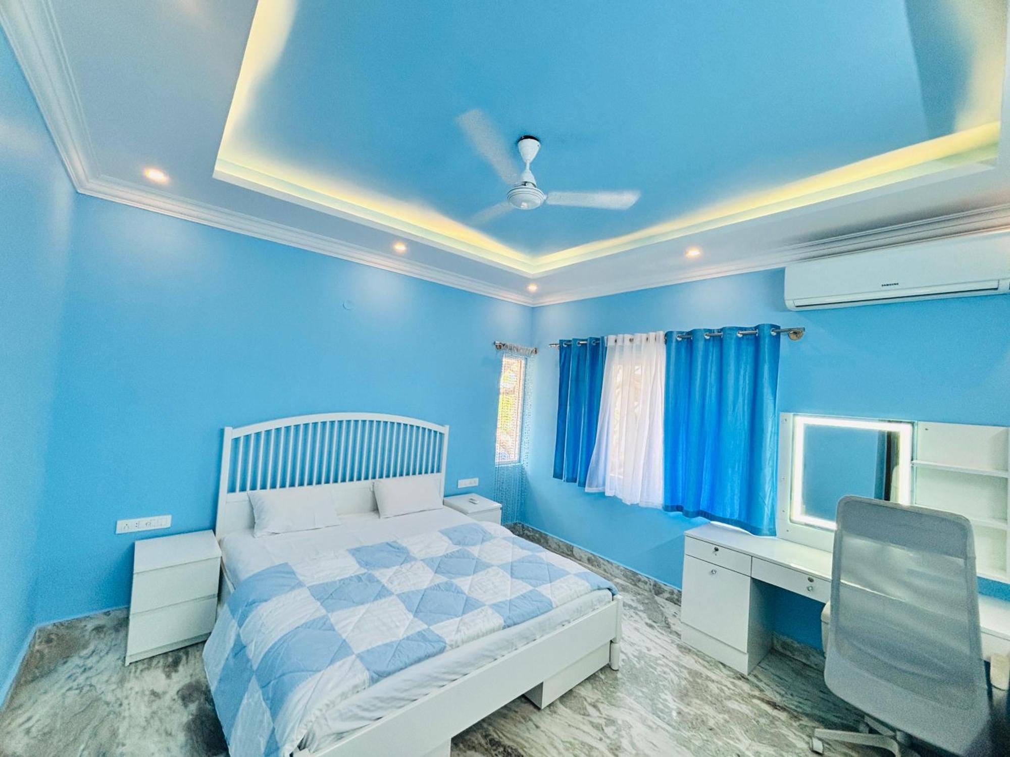Sapphire By Indiranagar Metro Capsule hotel