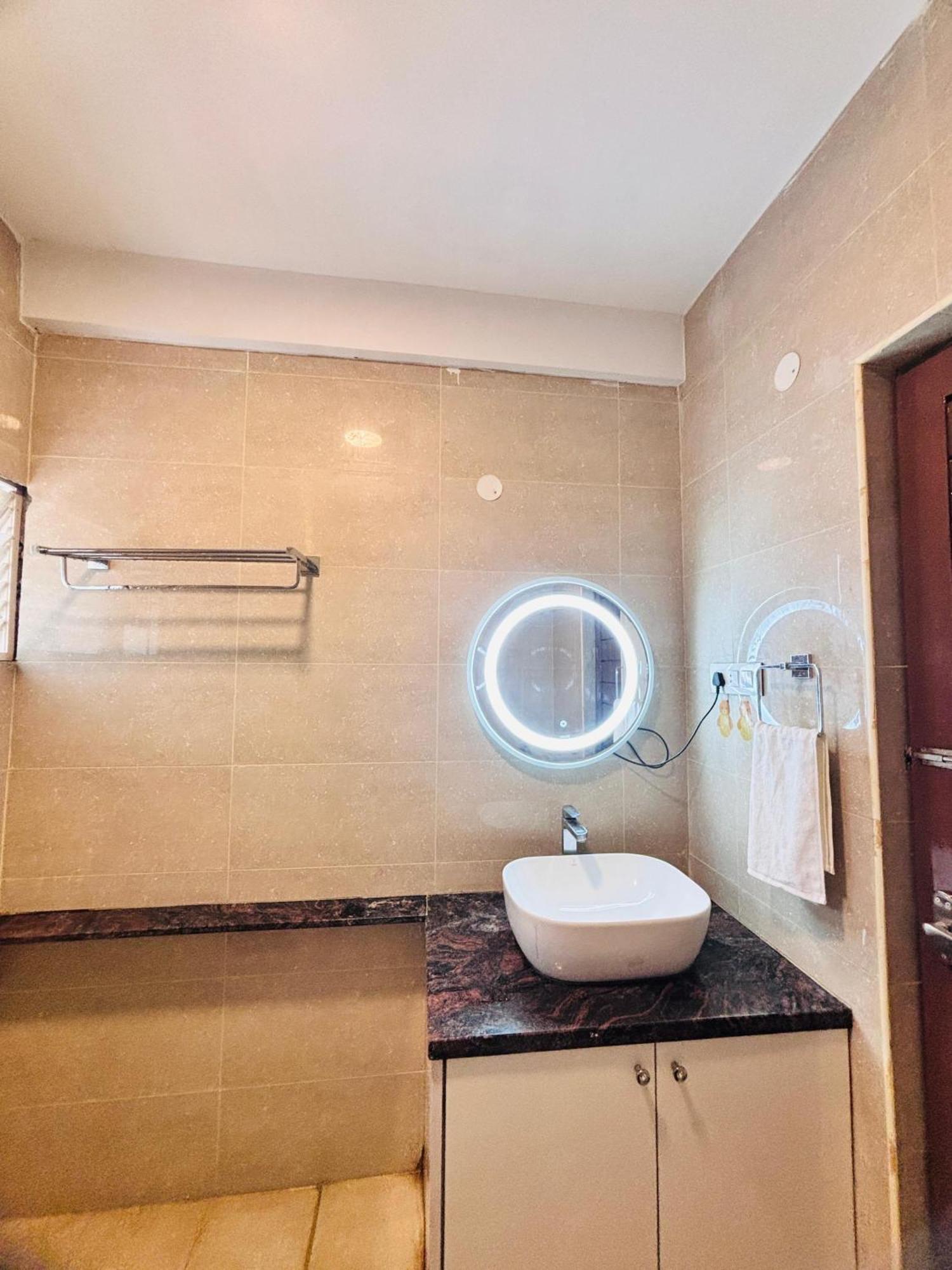 Capsule hotel Sapphire By Indiranagar Metro