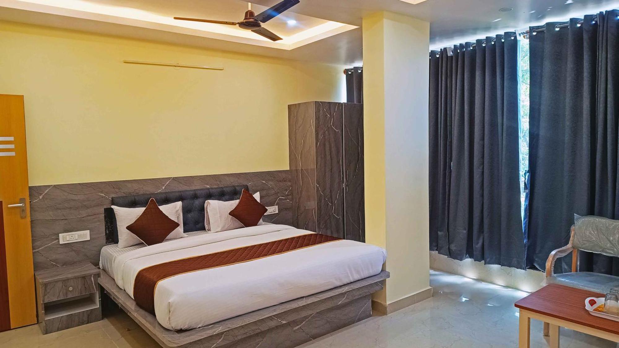 Shree Sai Hotel