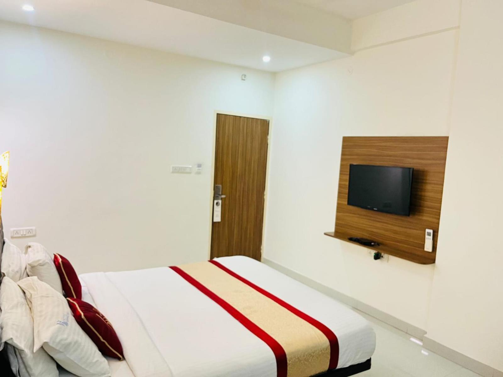 Hotel Grand Bee 3*