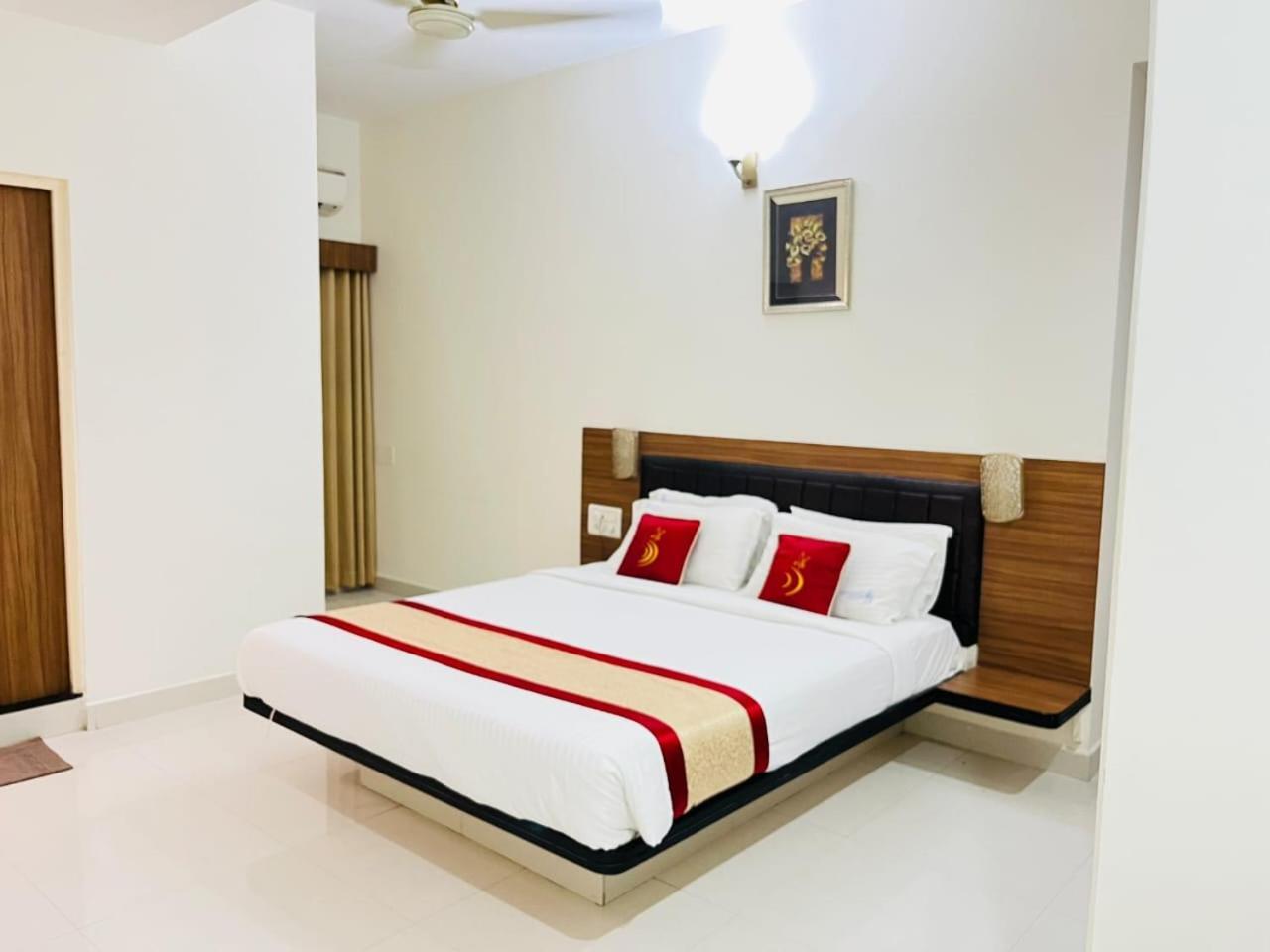 Hotel Grand Bee