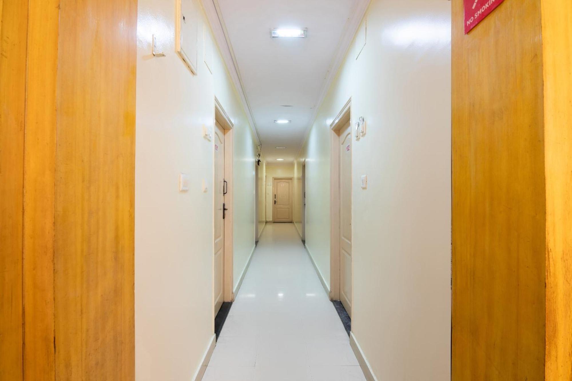 O Rajmahal Boarding & Hotel