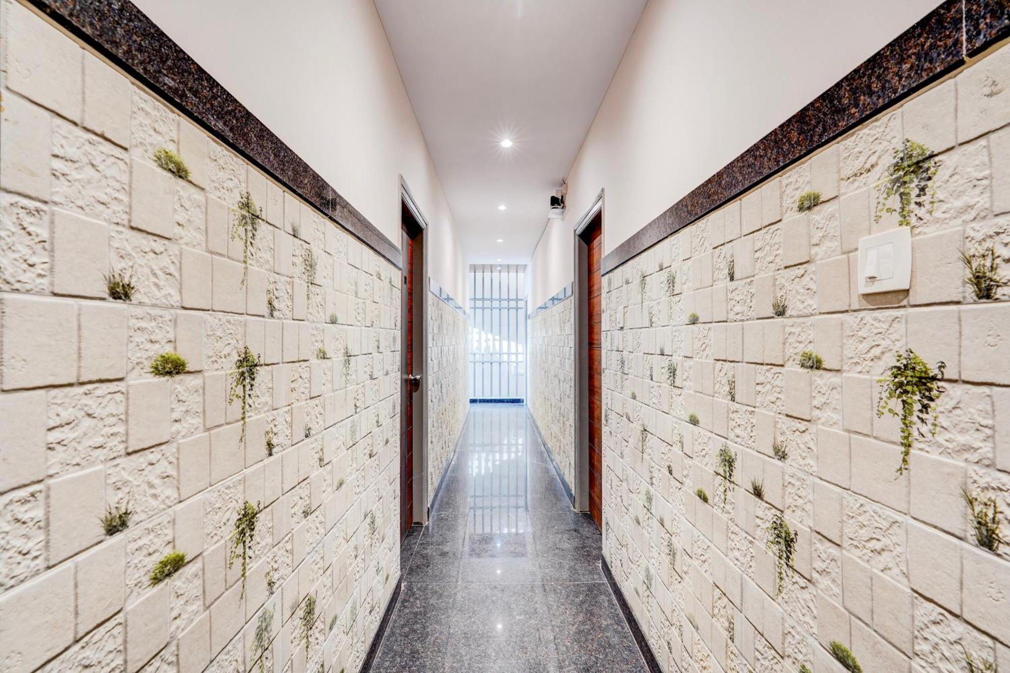 Hotel Super Collection O K R Puram Near Siddhivinayaka Temple *