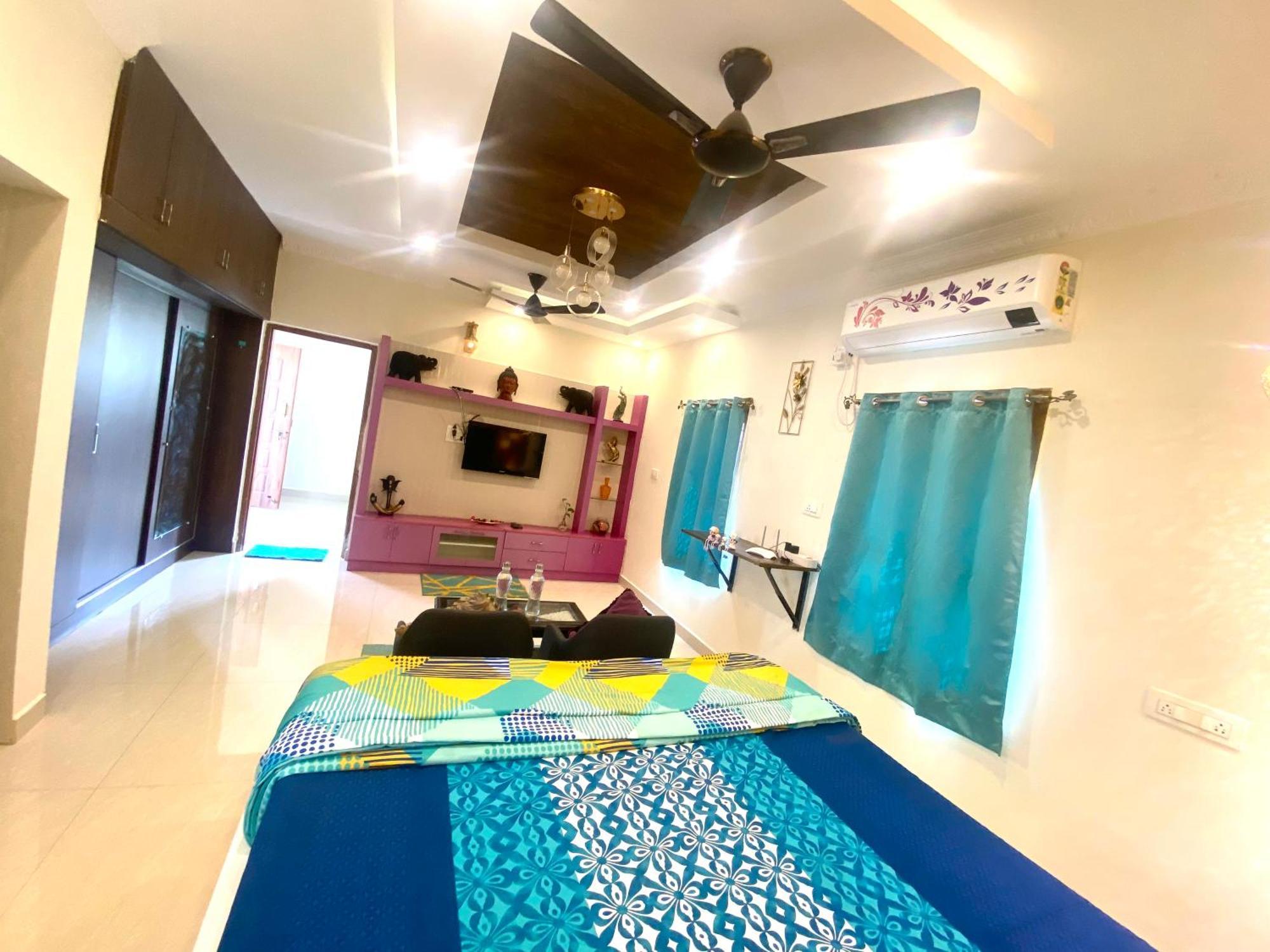 Premium Pent House With Hot Bath Tub Near Ecity - Luxe King Size Bed With Large Sitout Area Bangalore