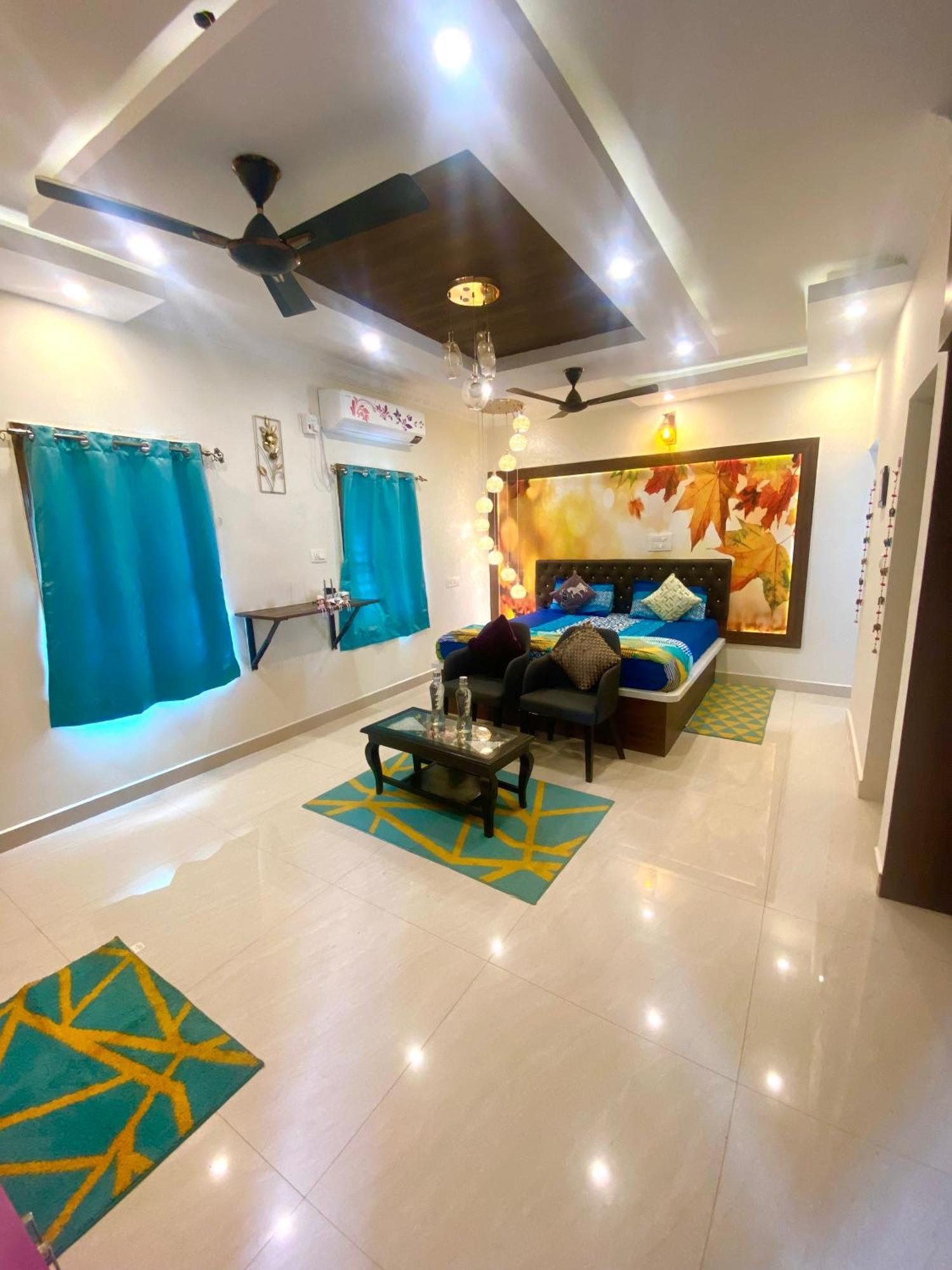 Premium Pent House With Hot Bath Tub Near Ecity - Luxe King Size Bed With Large Sitout Area Holiday home