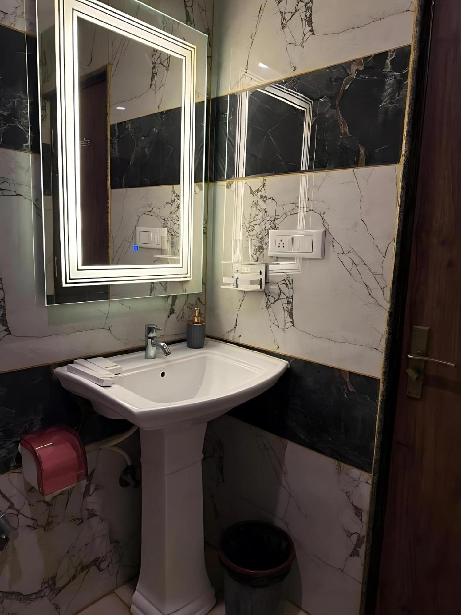 Lg Signature Hotel 4*
