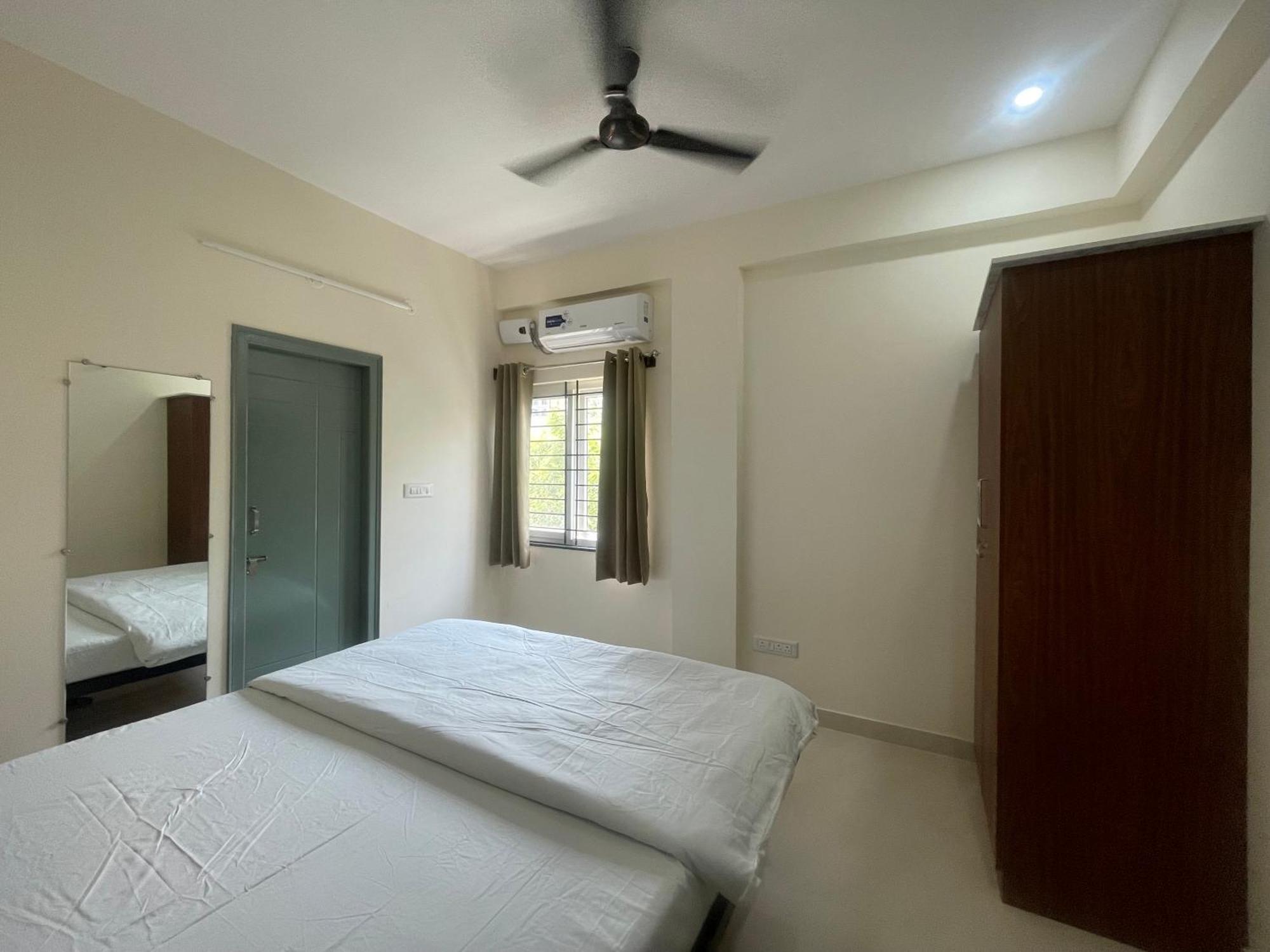 Apartment T Square *