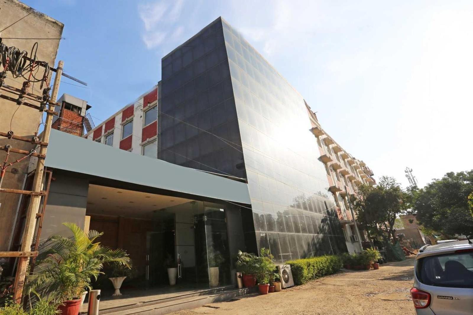Hotel Collection O Green Wood 5 Bangalore
