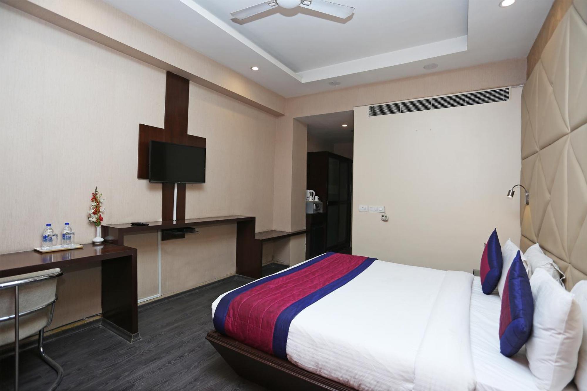 Hotel Collection O Green Wood 5 Bangalore
