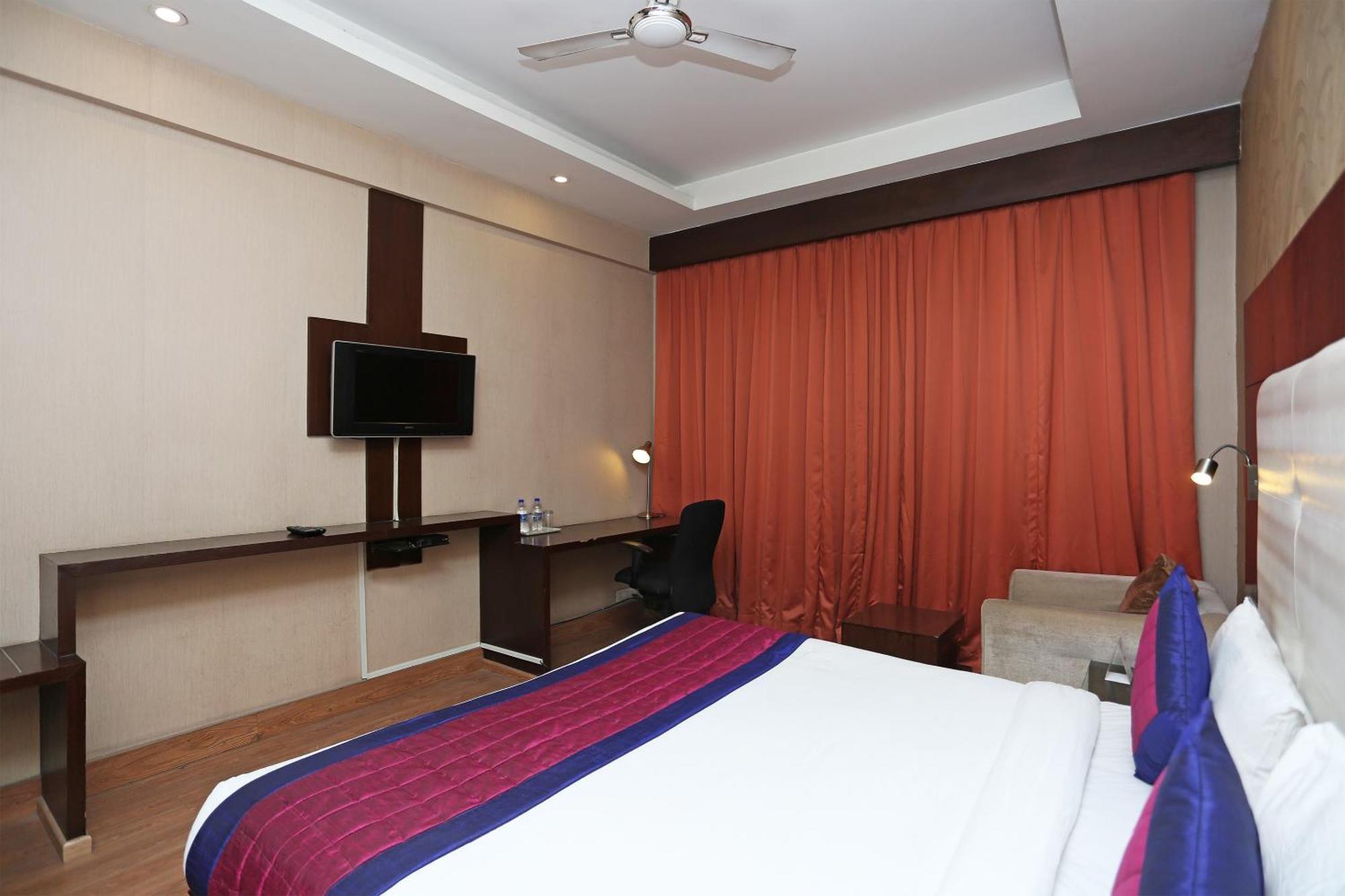 Hotel Collection O Green Wood 5 Bangalore