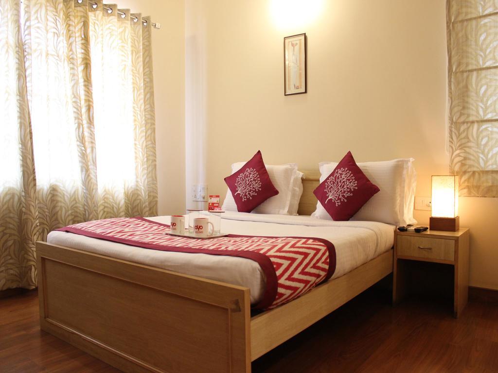 Hotel Falcon Residency Road 3*