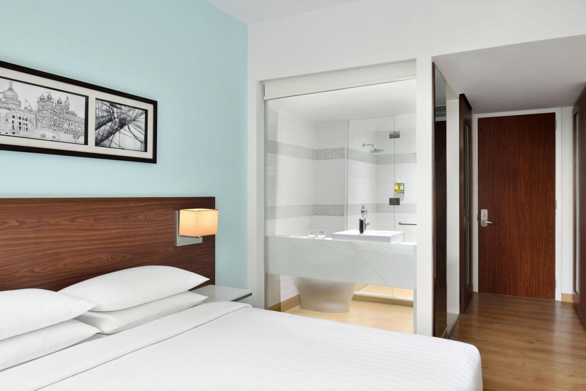 Hotel Fairfield By Marriott Outer Ring Road 4*