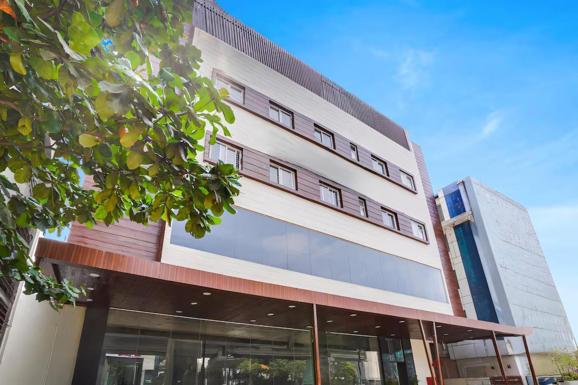 Hotel Rg Silkboard 4*