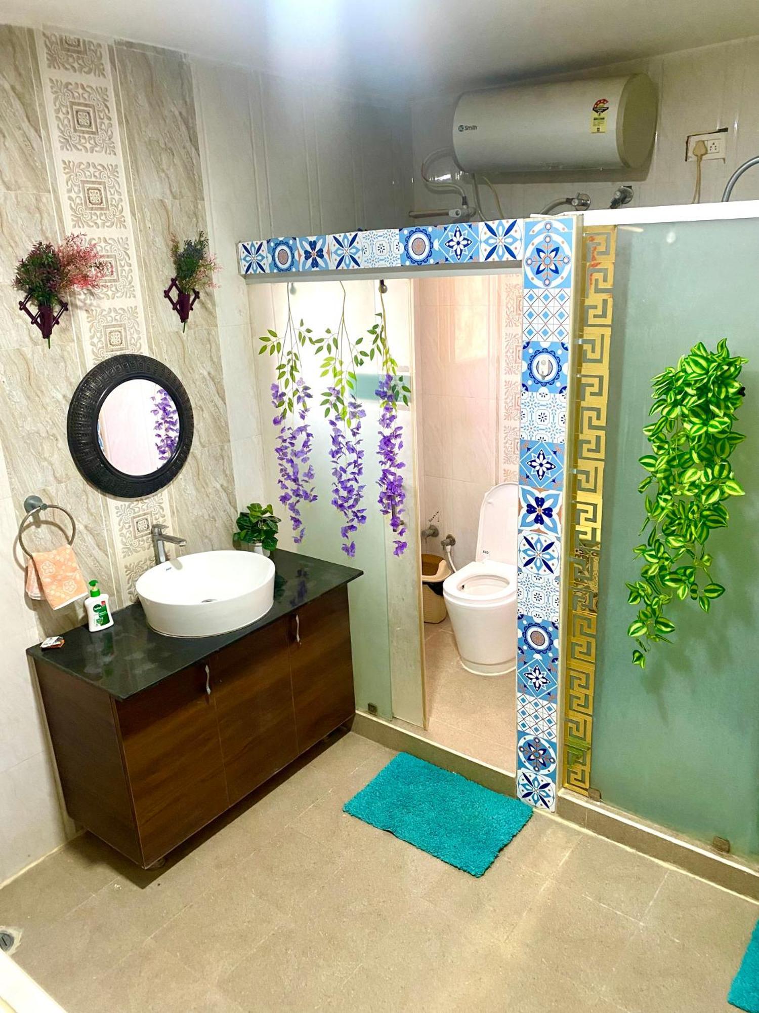 Premium Pent House With Hot Bath Tub Near Ecity - Luxe King Size Bed With Large Sitout Area