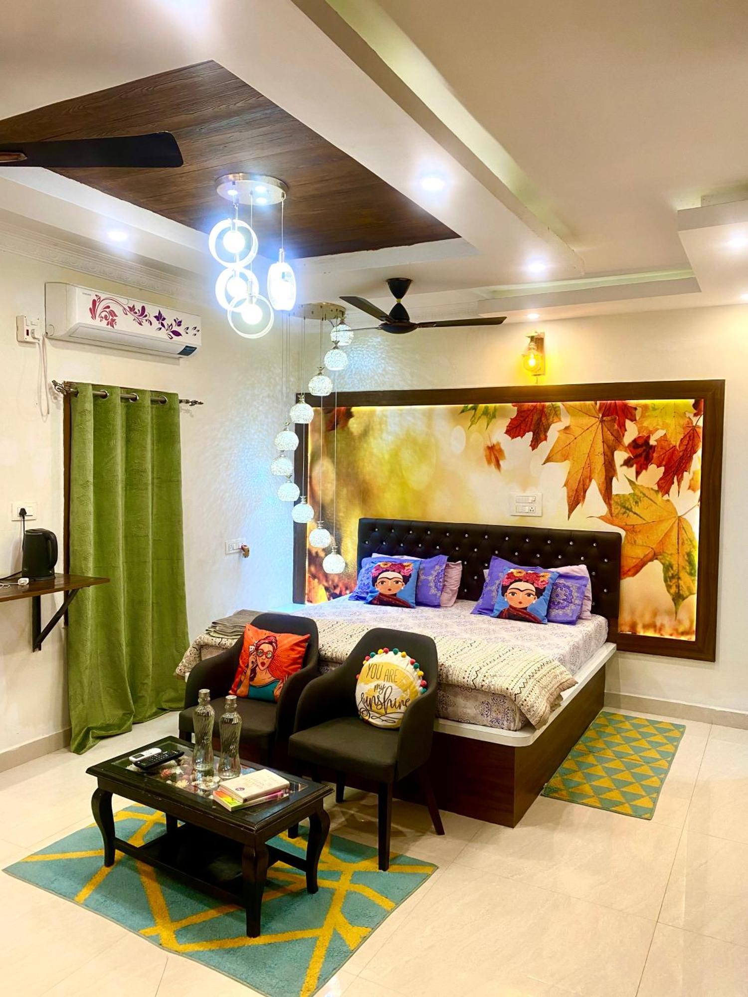 Premium Pent House With Hot Bath Tub Near Ecity - Luxe King Size Bed With Large Sitout Area