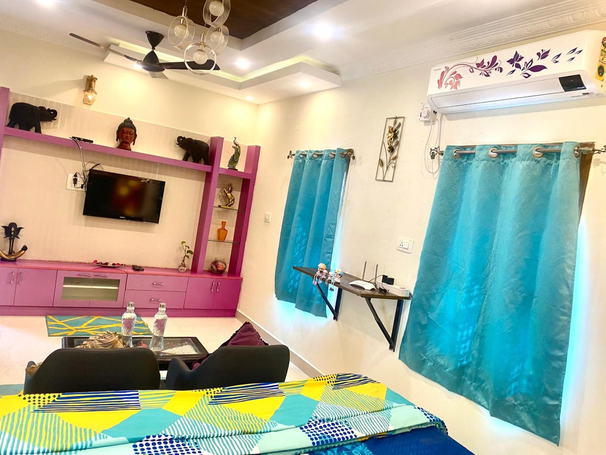 Holiday home Premium Pent House With Hot Bath Tub Near Ecity - Luxe King Size Bed With Large Sitout Area