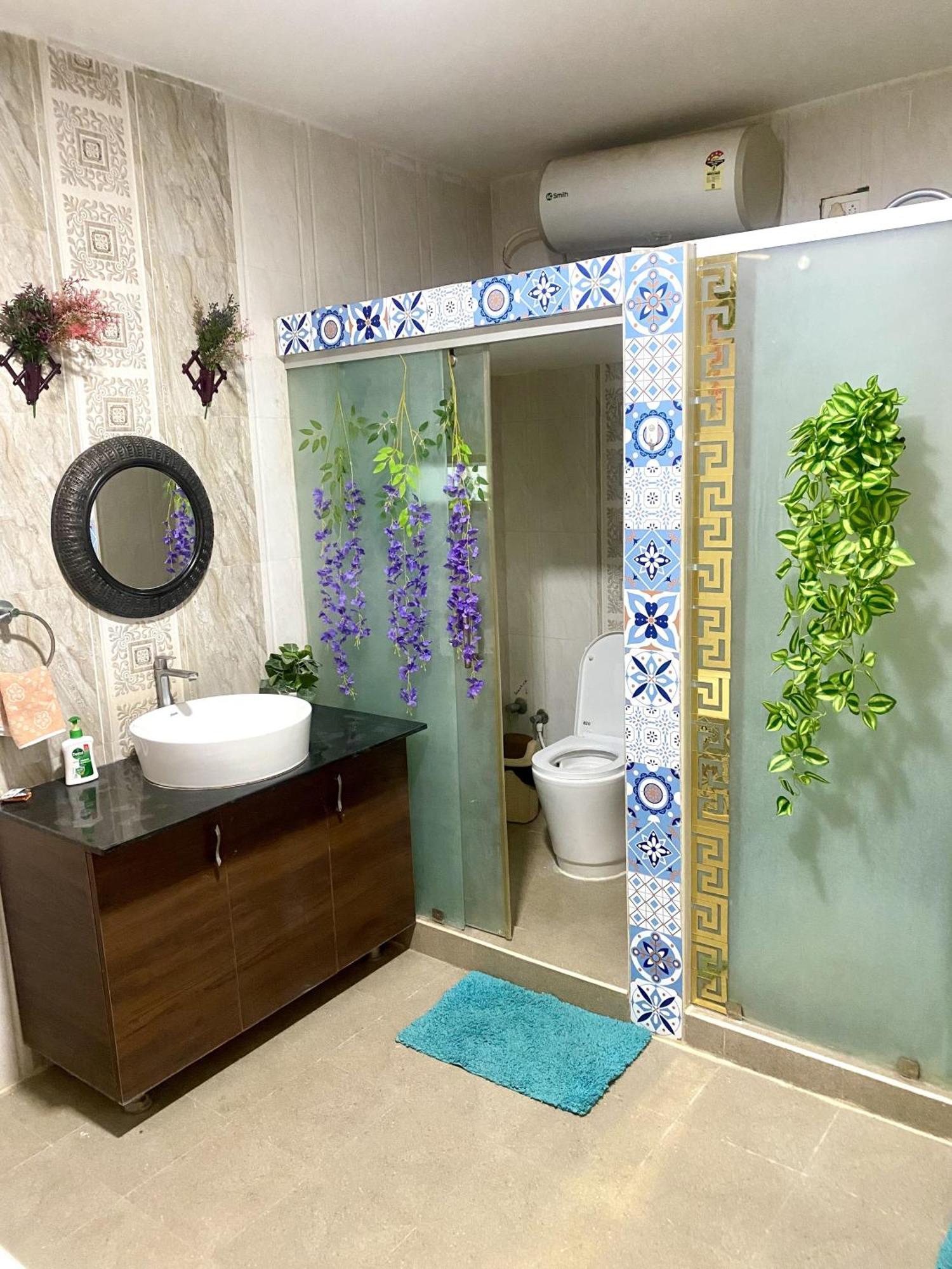 Premium Pent House With Hot Bath Tub Near Ecity - Luxe King Size Bed With Large Sitout Area Holiday home