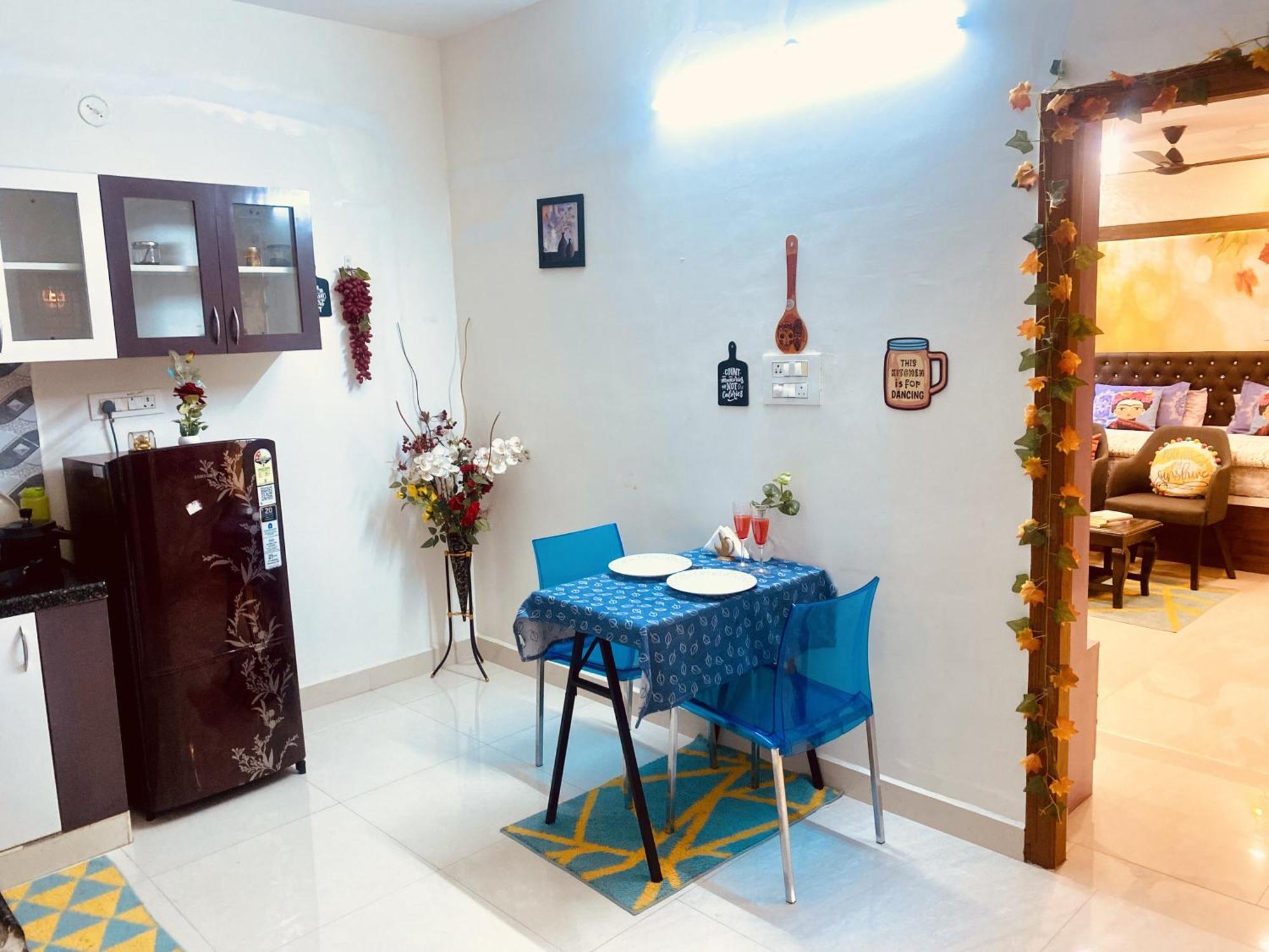 Premium Pent House With Hot Bath Tub Near Ecity - Luxe King Size Bed With Large Sitout Area Holiday home Bangalore