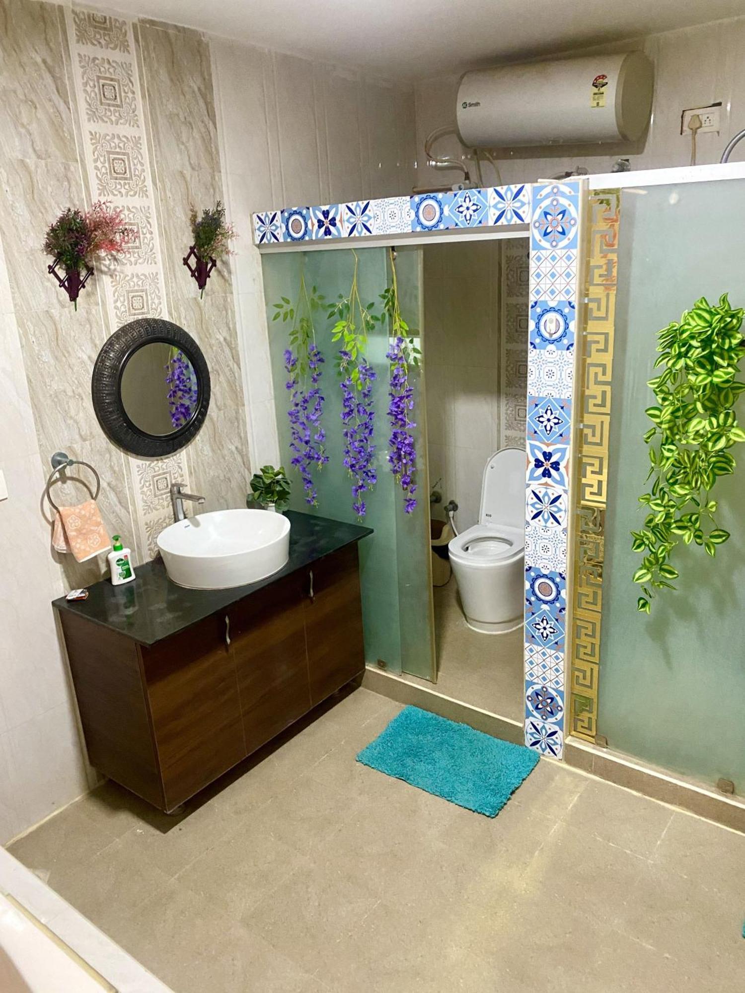 Premium Pent House With Hot Bath Tub Near Ecity - Luxe King Size Bed With Large Sitout Area Bangalore