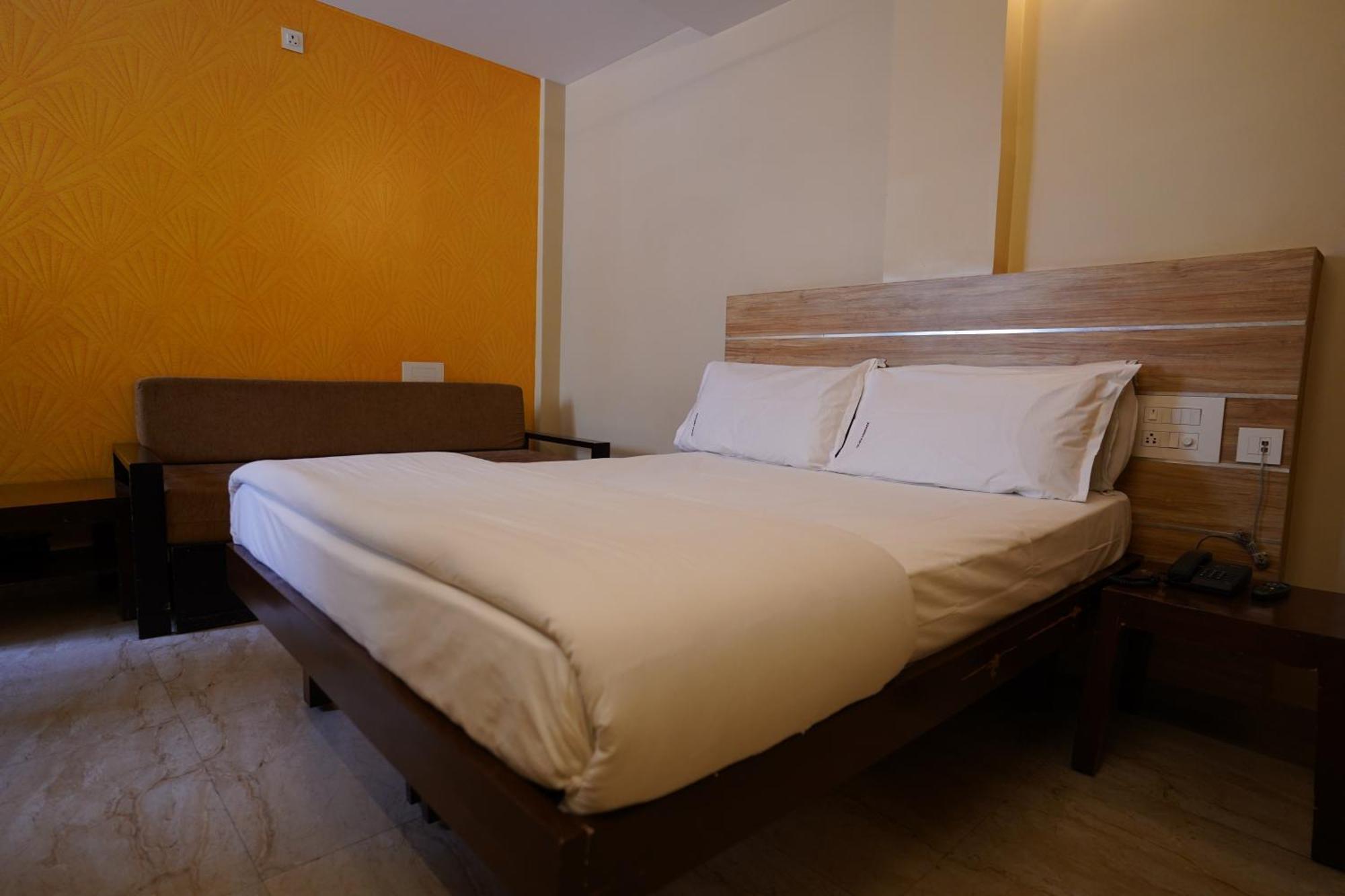 Vajra Heritage Hotel *